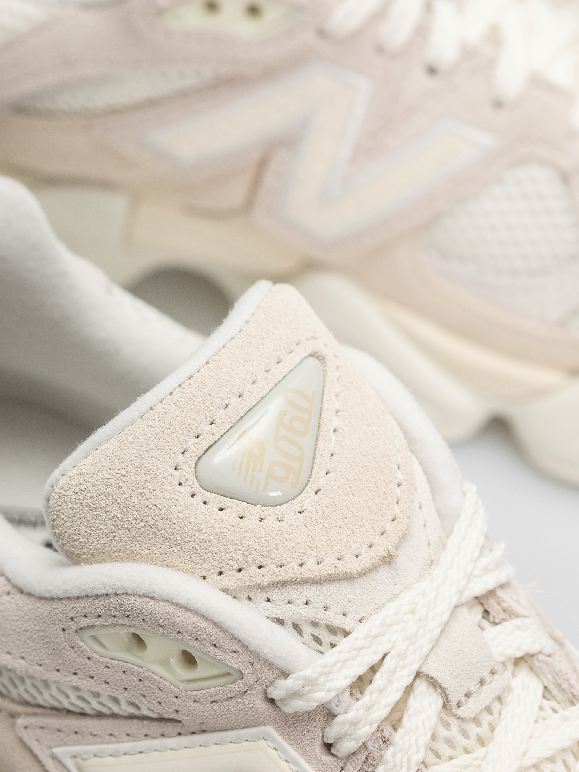 Buty New Balance 9060 (angora)