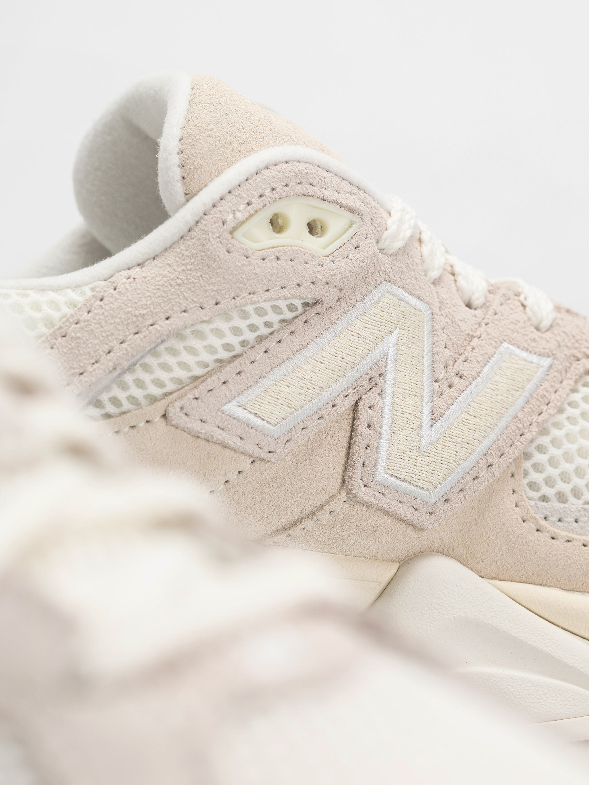 Buty New Balance 9060 (angora)