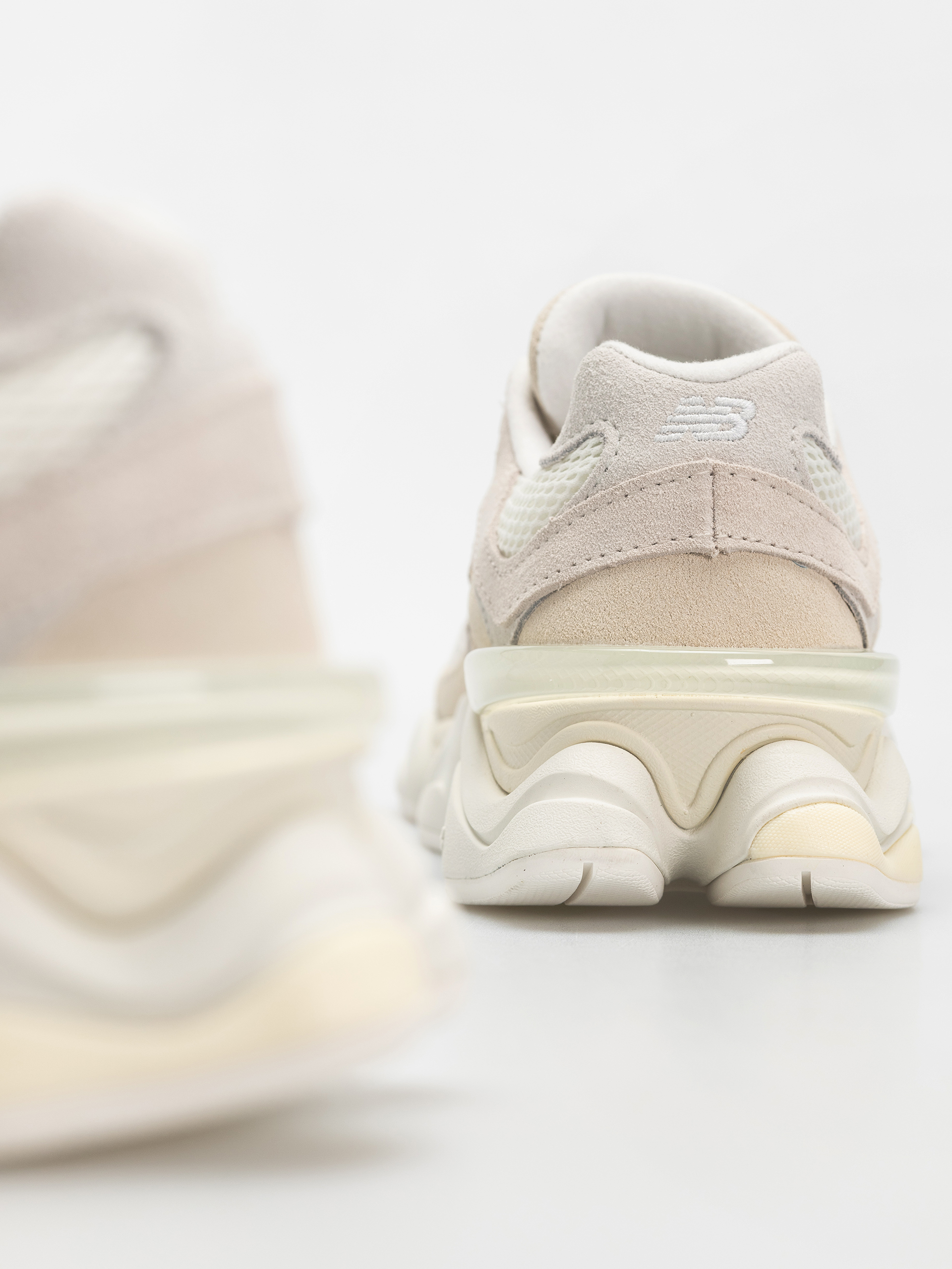 Buty New Balance 9060 (angora)