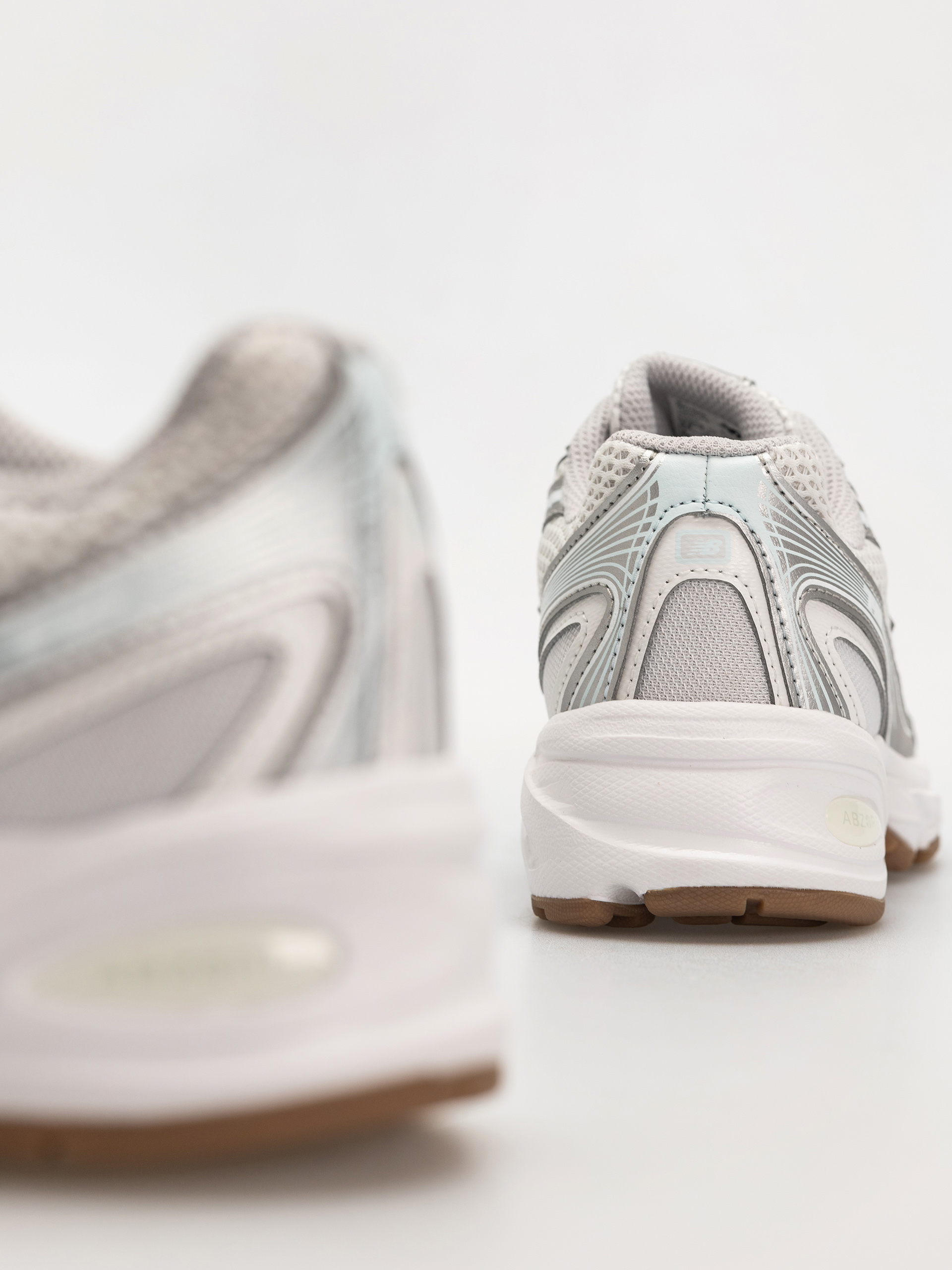 Buty New Balance 740 JR (silver metallic)