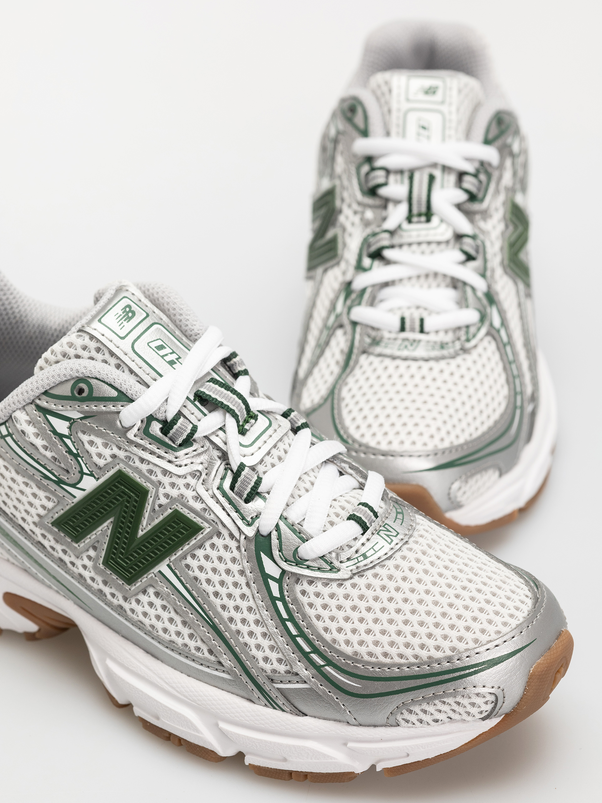 Buty New Balance 740 JR (silver metallic)