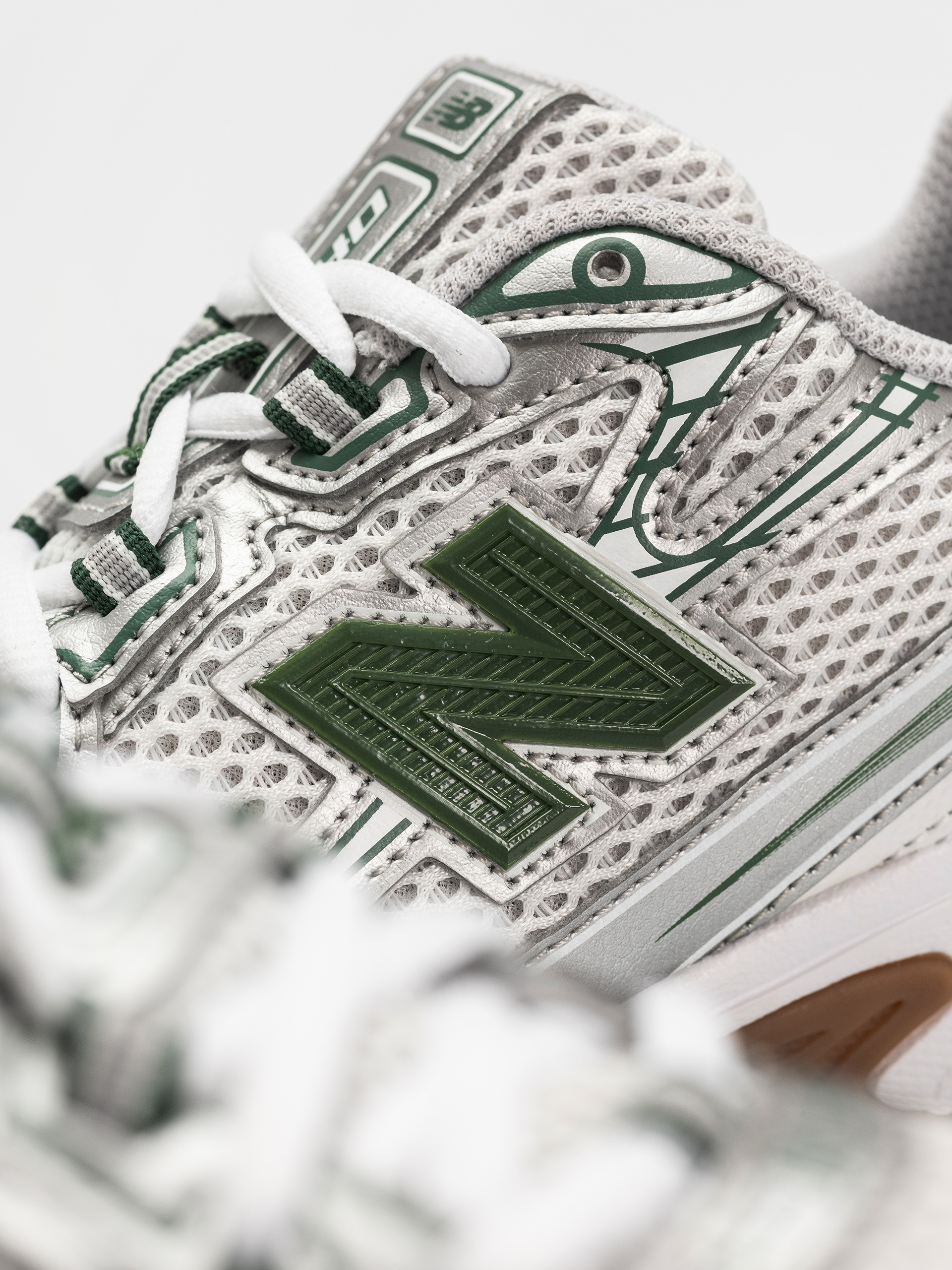 Buty New Balance 740 JR (silver metallic)