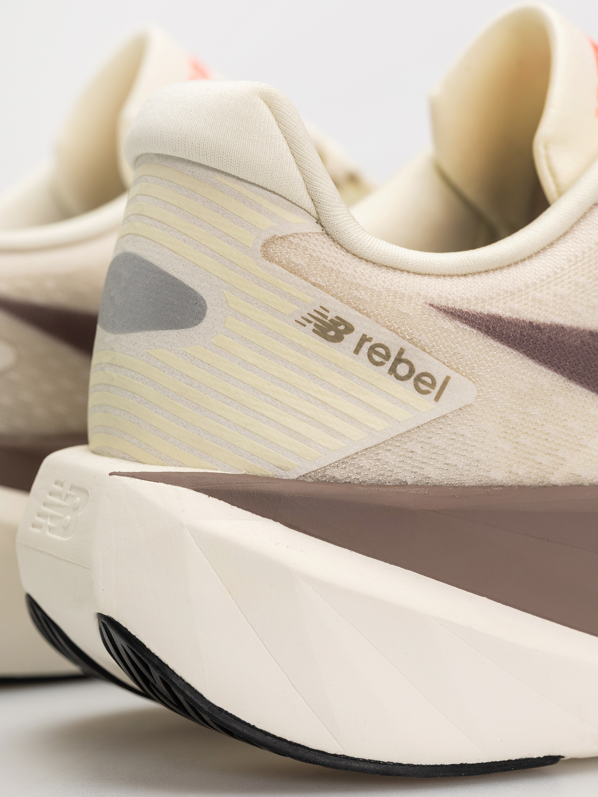 Buty New Balance Fuelcell Rebel V5 (angora)