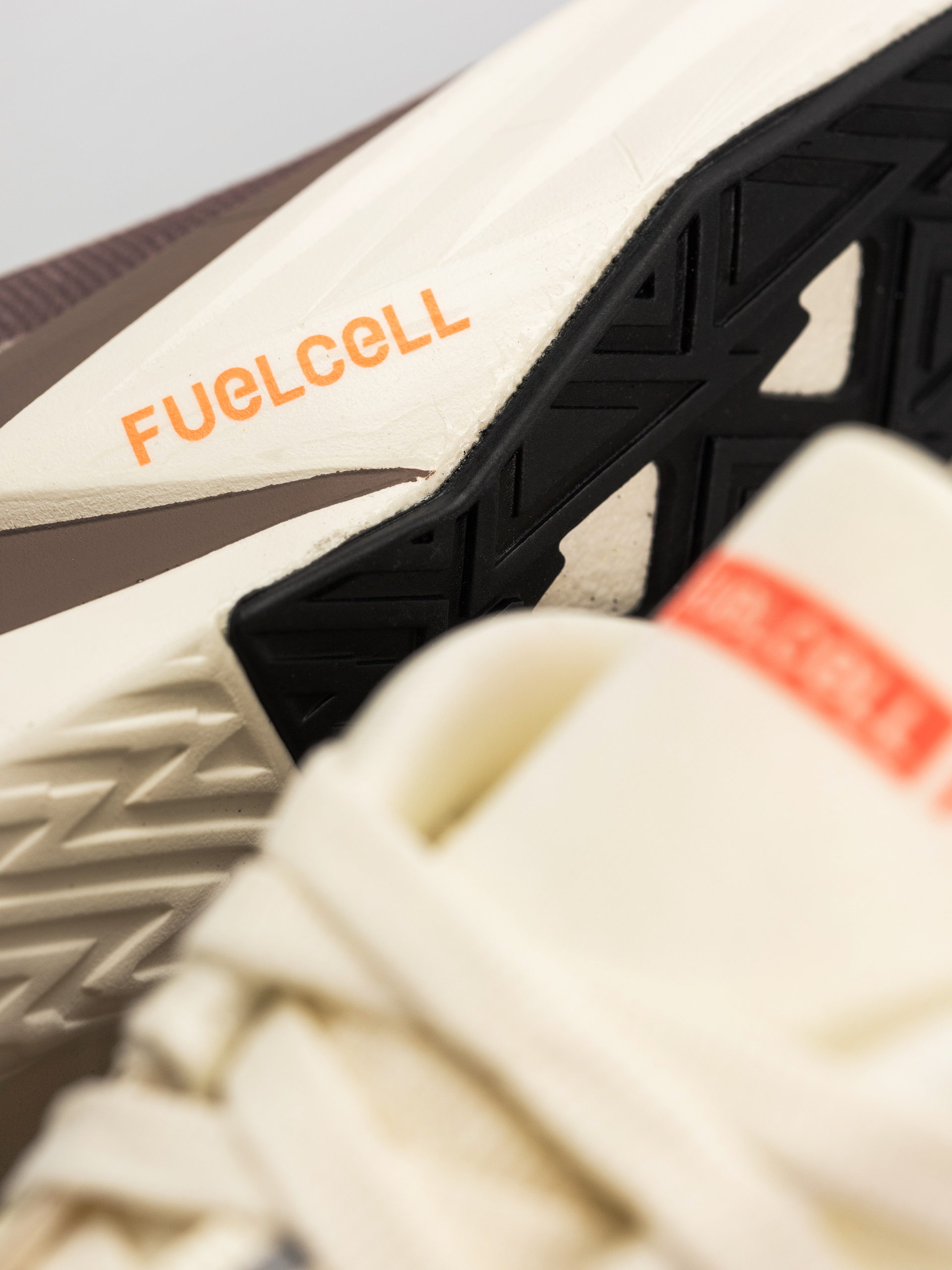 Buty New Balance Fuelcell Rebel V5 (angora)