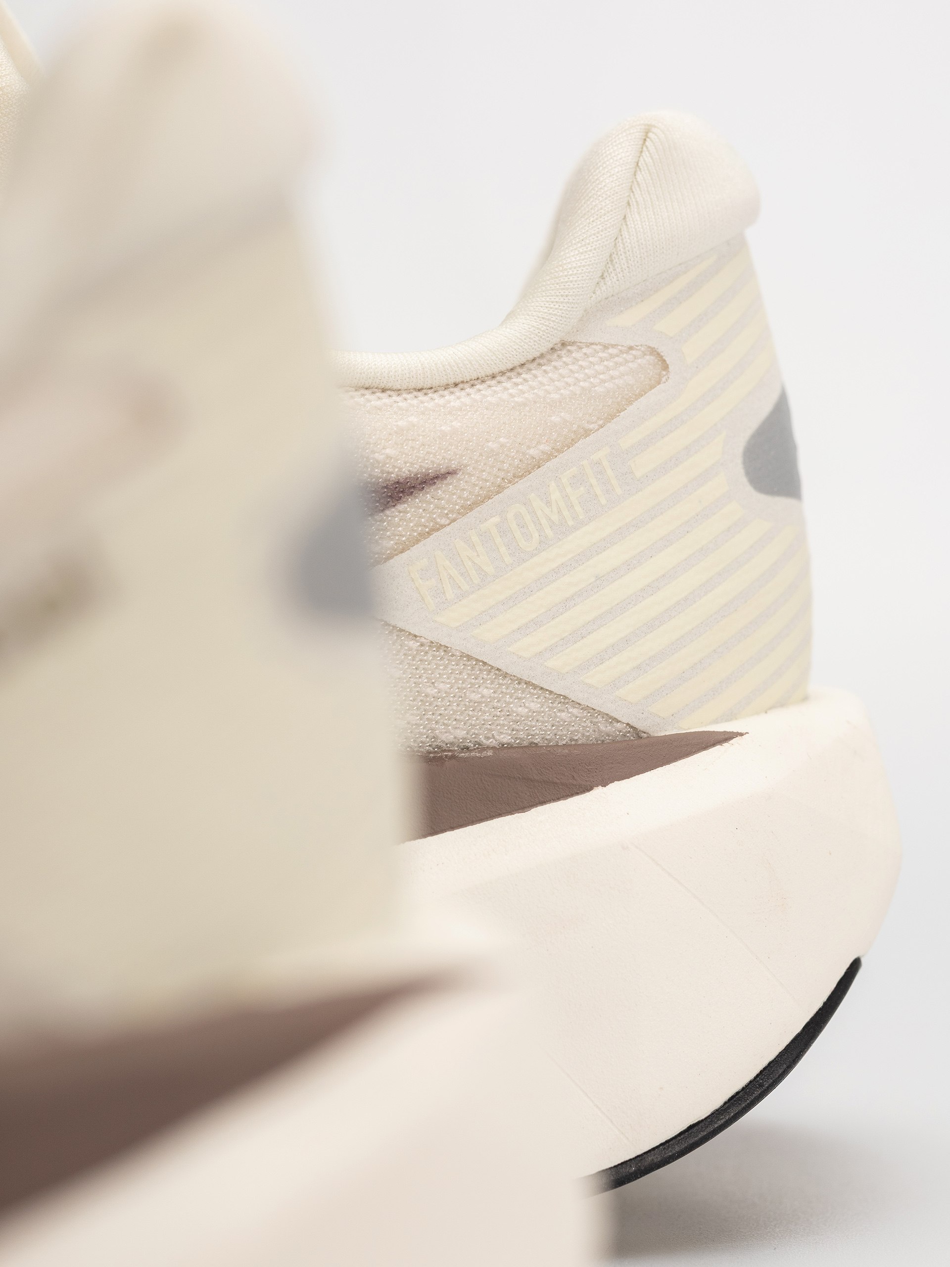 Buty New Balance Fuelcell Rebel V5 (angora)