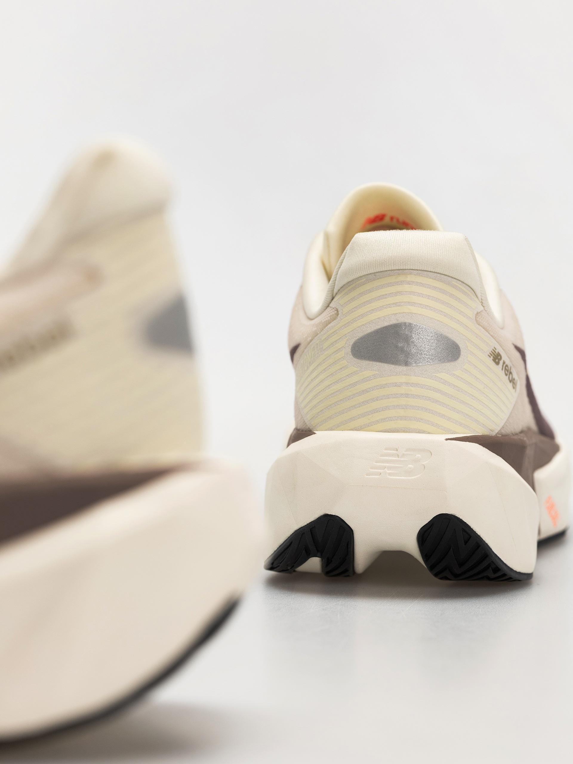 Buty New Balance Fuelcell Rebel V5 (angora)