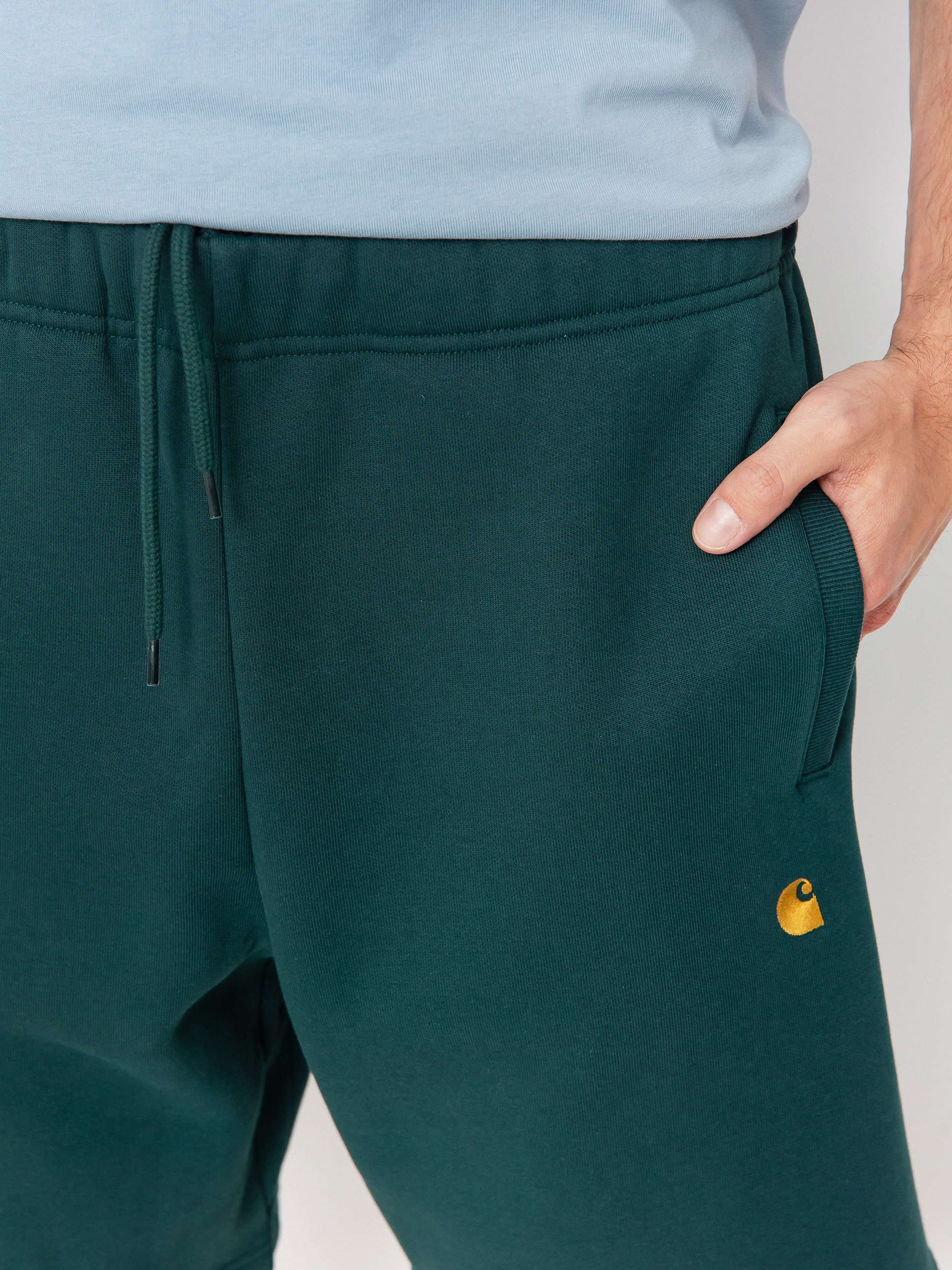 Szorty Carhartt WIP Chase (dark fir/gold)