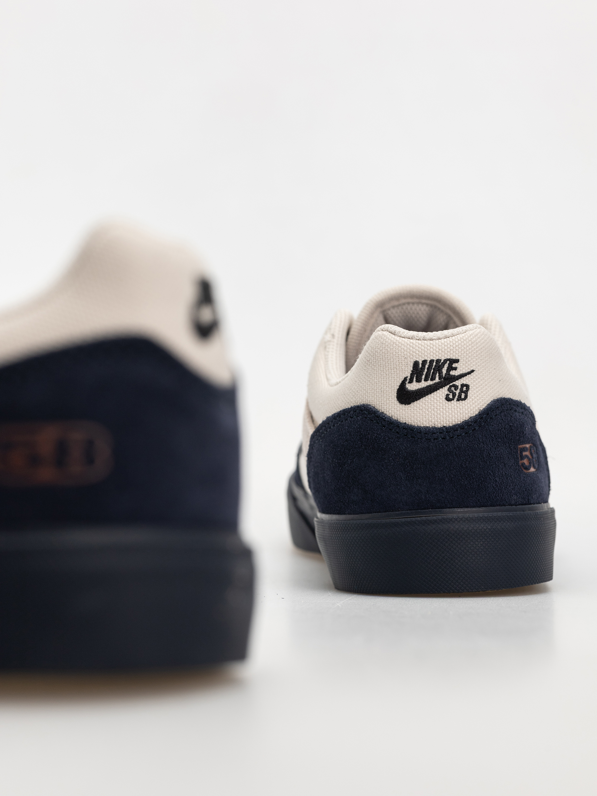 Buty Nike SB Malor Te (lt khaki/black lt orewood brn)