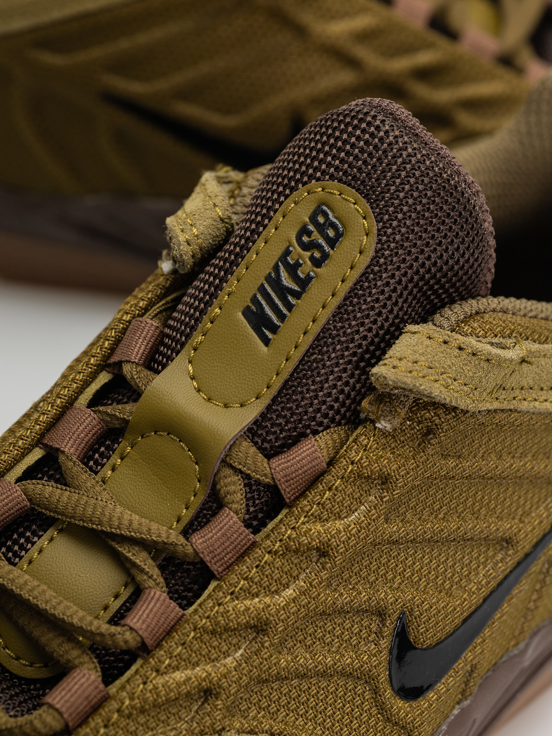 Buty Nike SB Vertebrae (olive flak/black baroque brown)