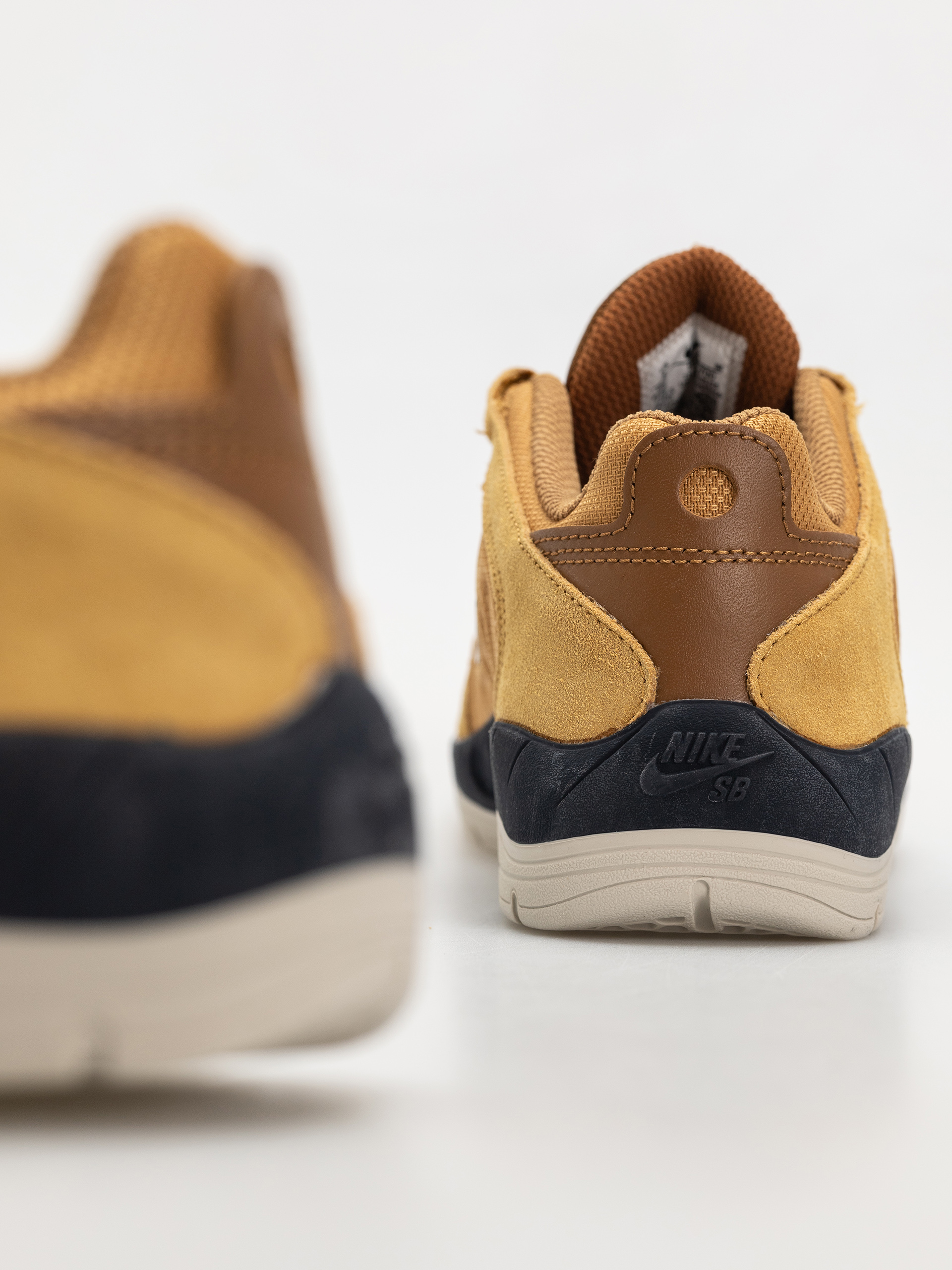 Buty Nike SB Vertebrae (wheat/black lt british tan obsidian)
