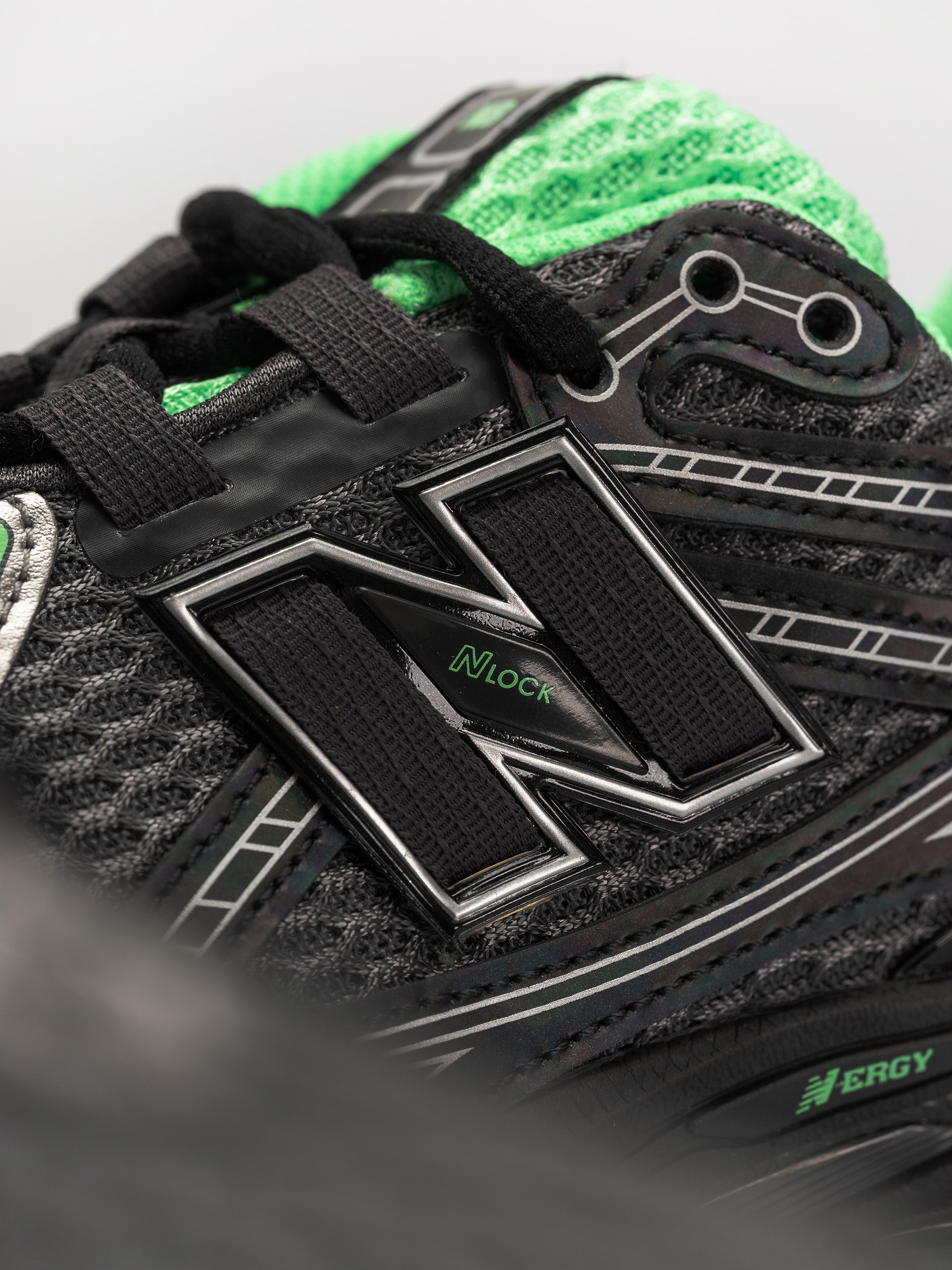 Buty New Balance 1906 JR (black)