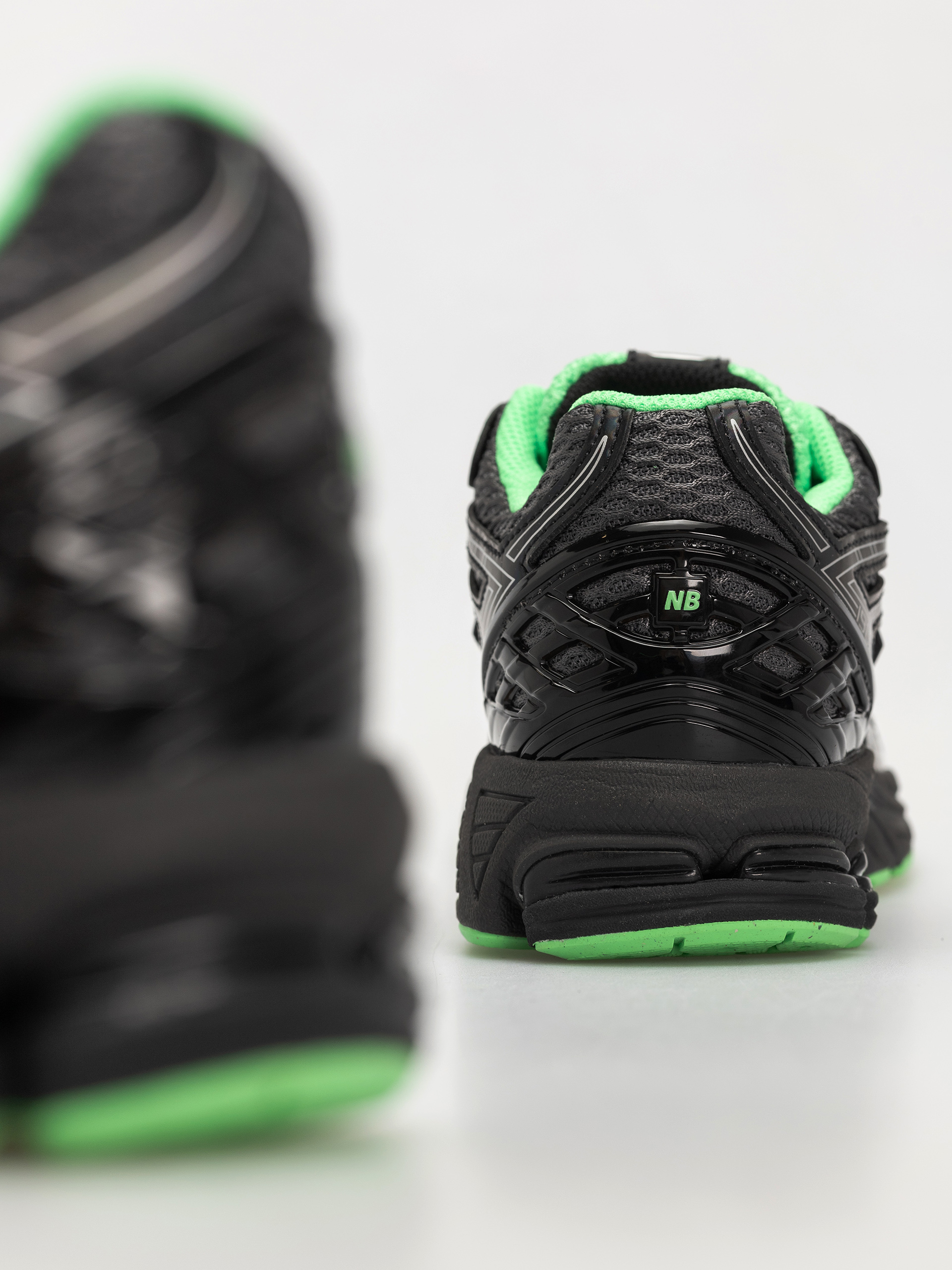 Buty New Balance 1906 JR (black)