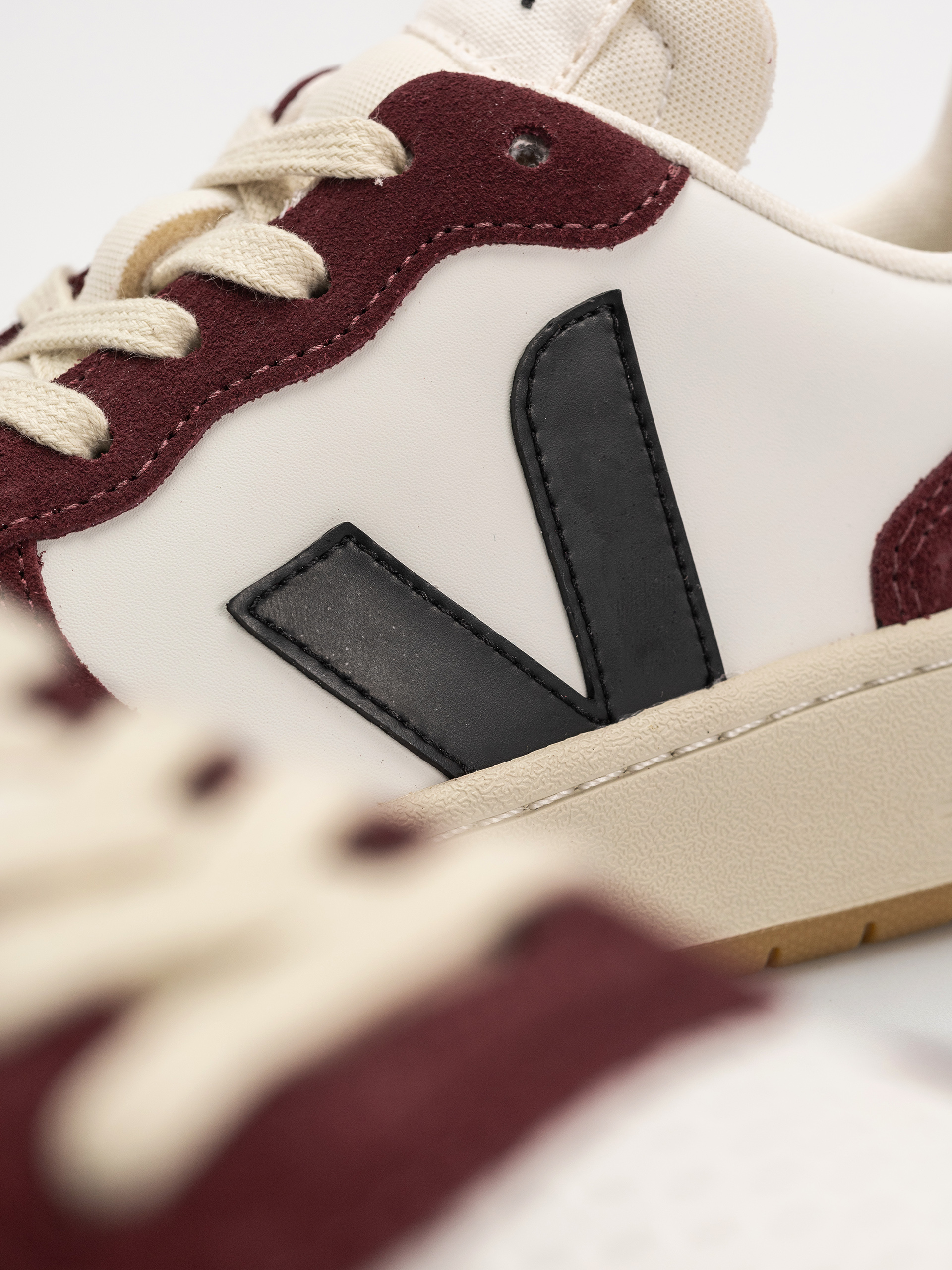 Buty Veja V-10 Wmn (white black amarante)