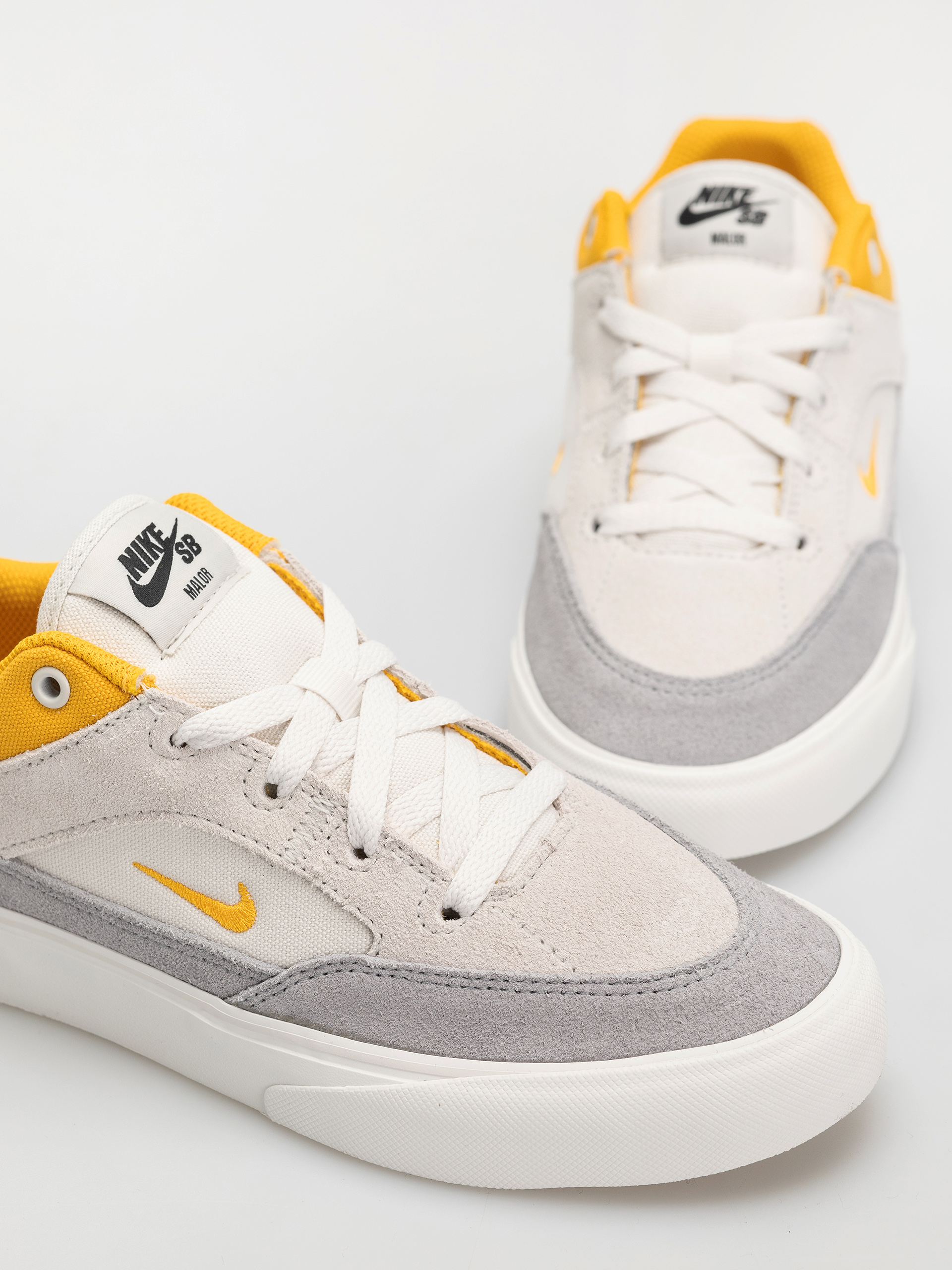Buty Nike SB Malor JR (platinum tint/university gold wolf grey)