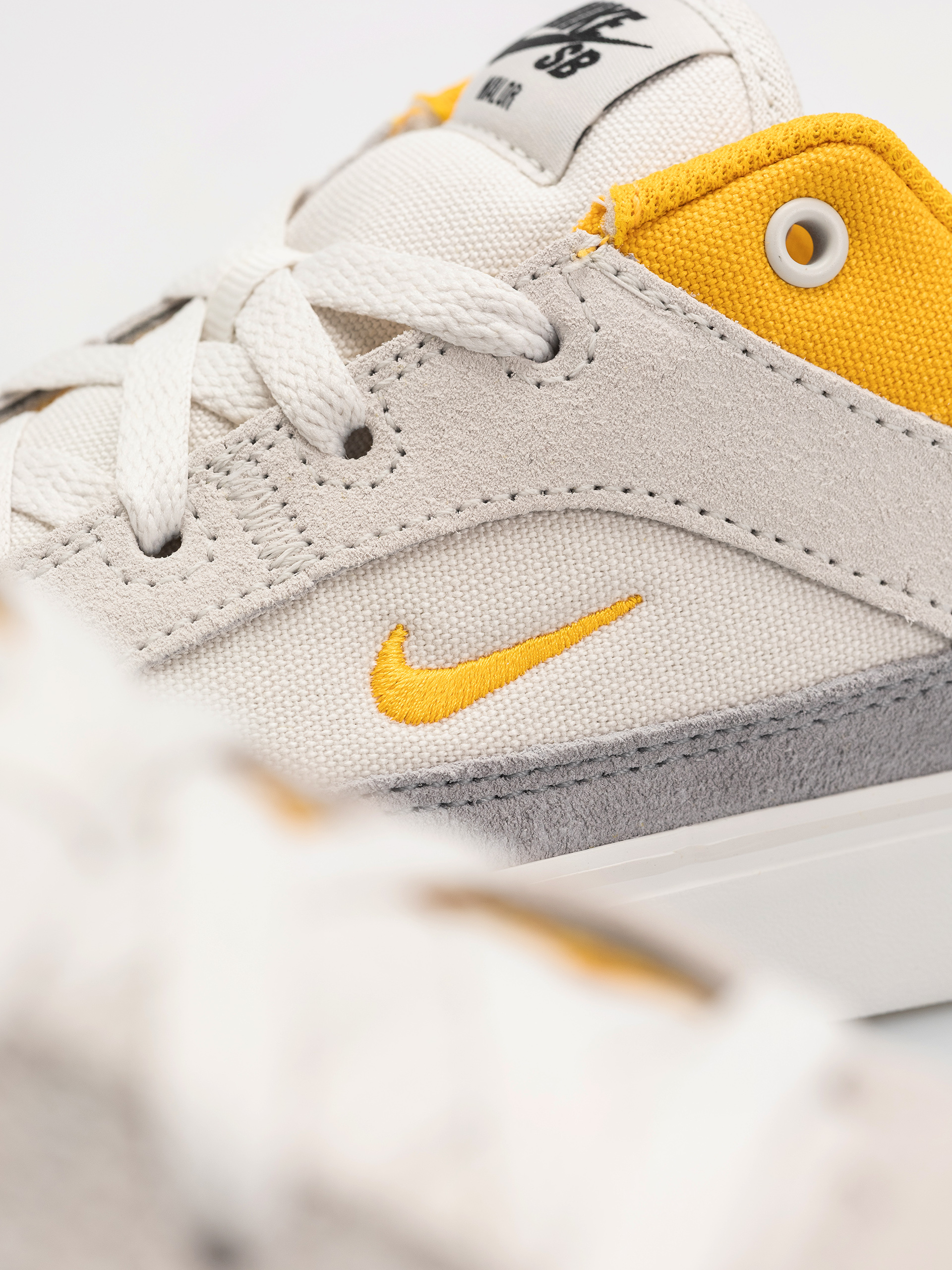 Buty Nike SB Malor JR (platinum tint/university gold wolf grey)