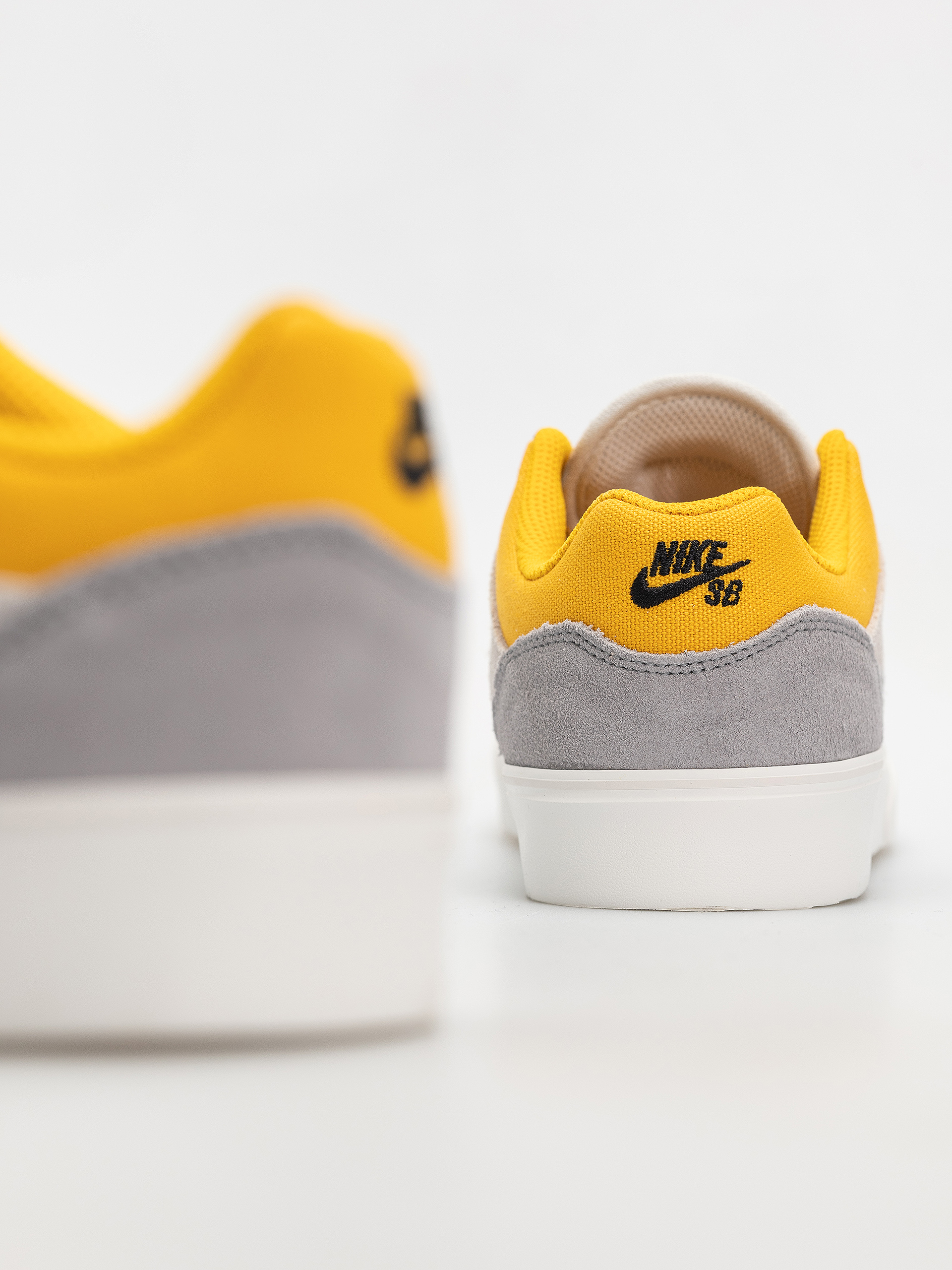 Buty Nike SB Malor JR (platinum tint/university gold wolf grey)