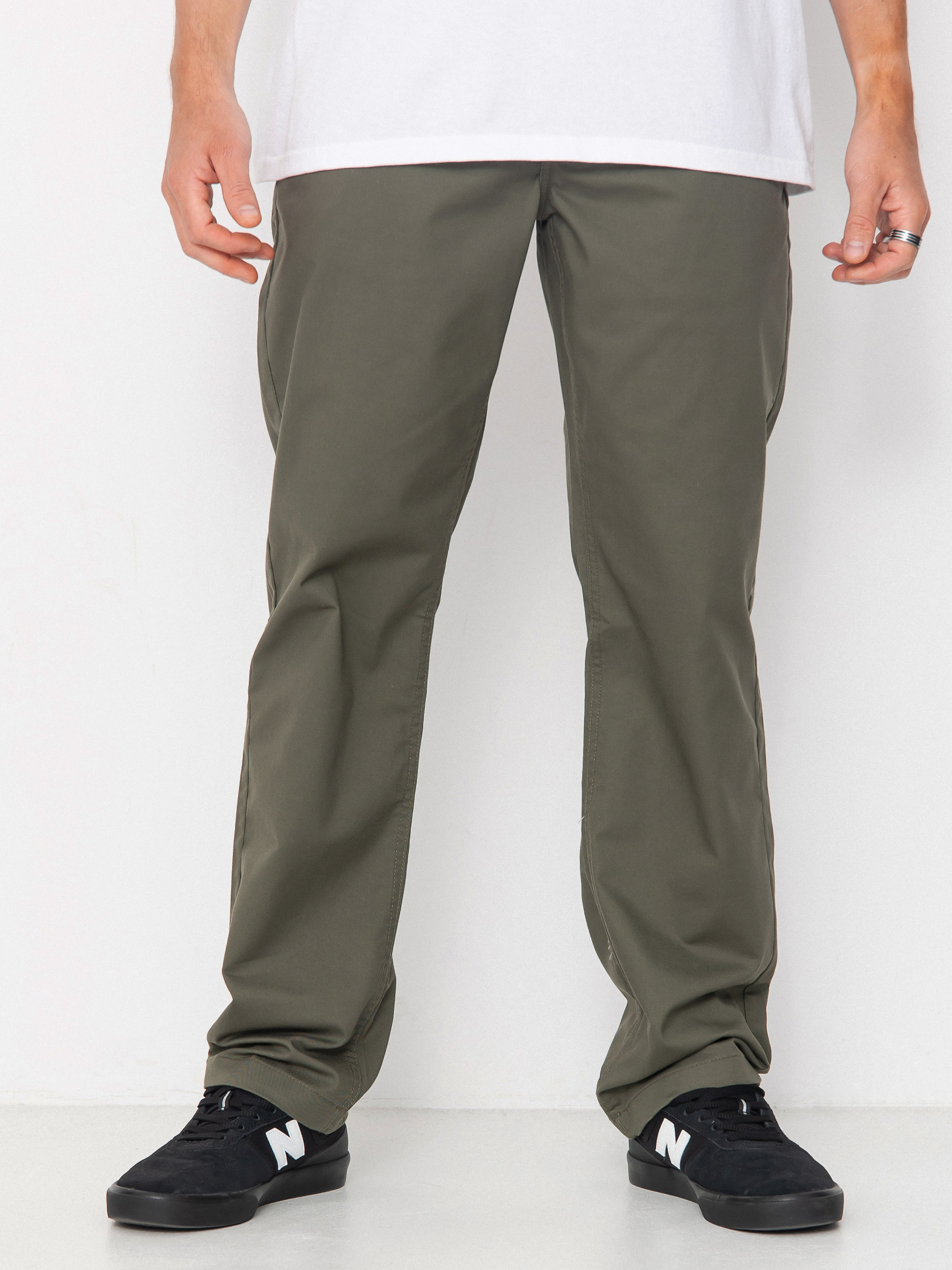 Spodnie Vans Authentic Chino Relaxed (grape leaf)