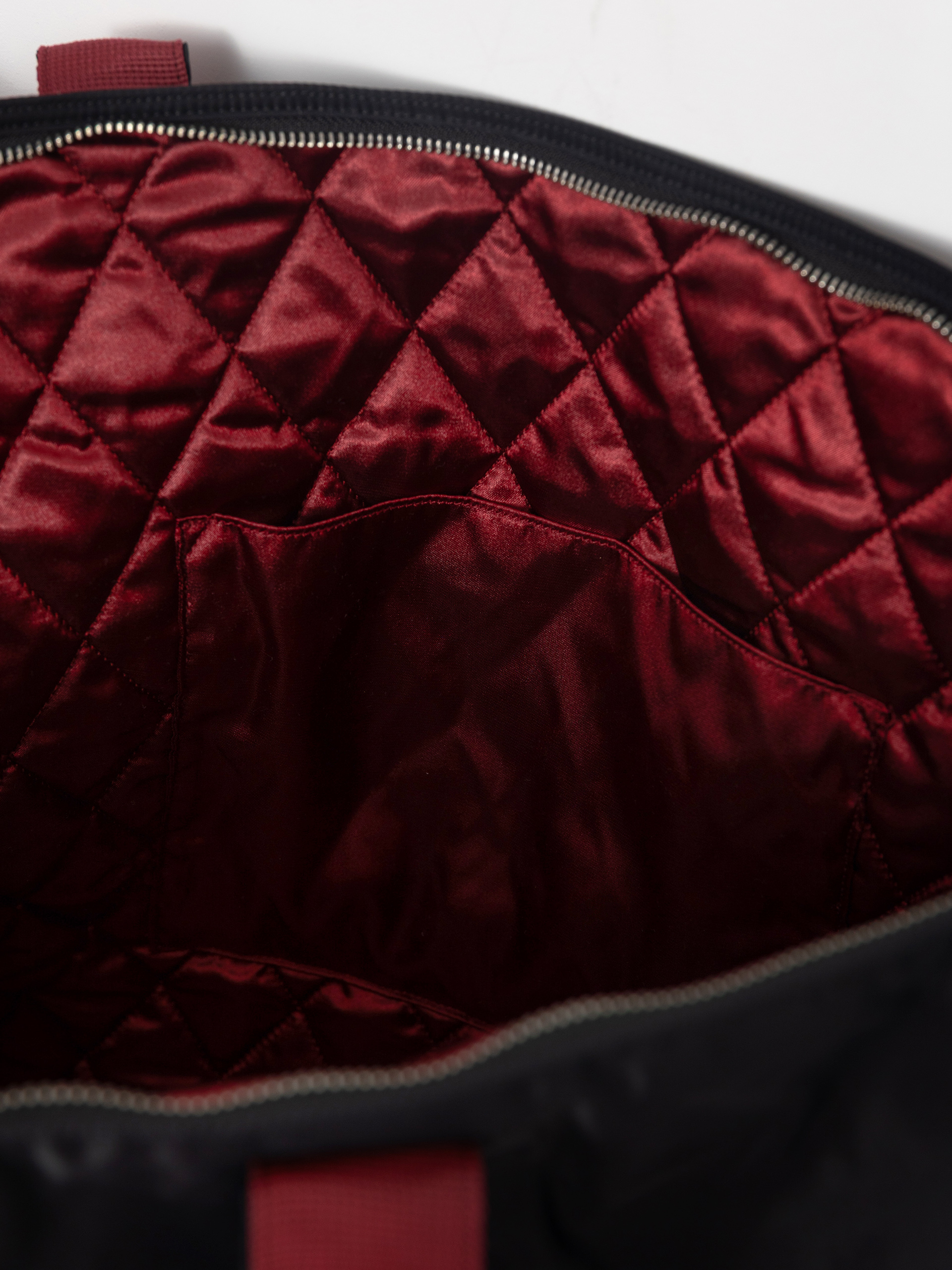 Torebka Carhartt WIP Alumni Tote (black/scarlet)