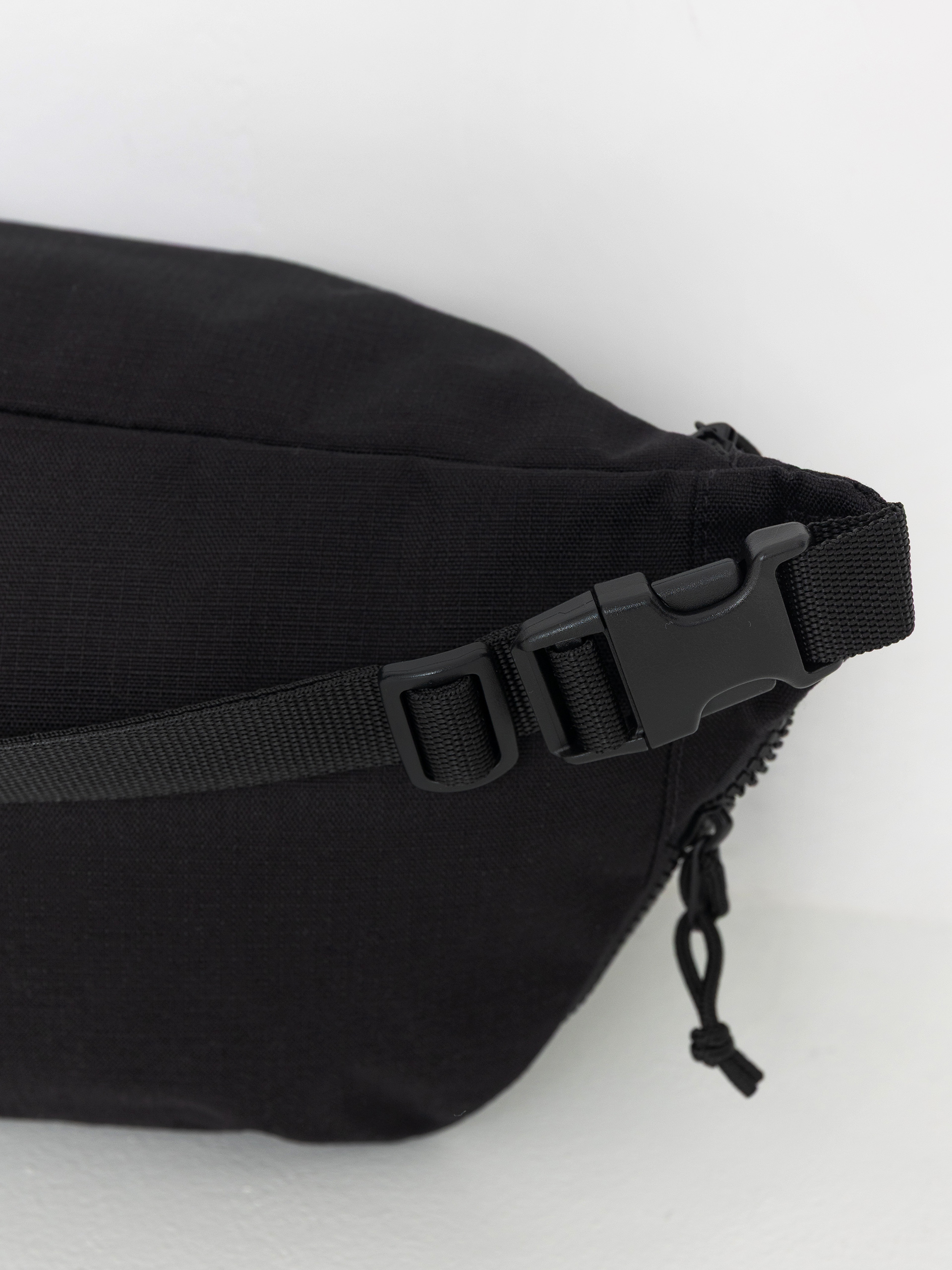 Nerka Vans Detached Sling Bag (black)