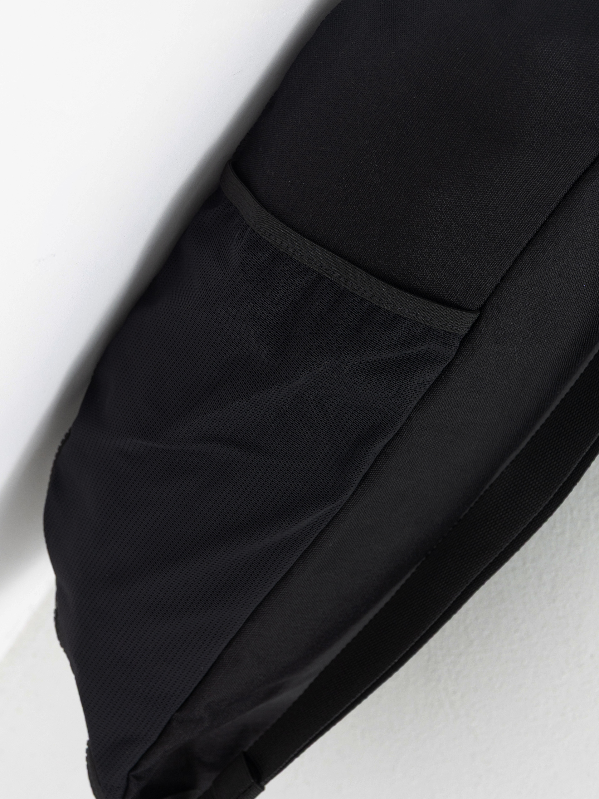 Nerka Vans Detached Sling Bag (black)