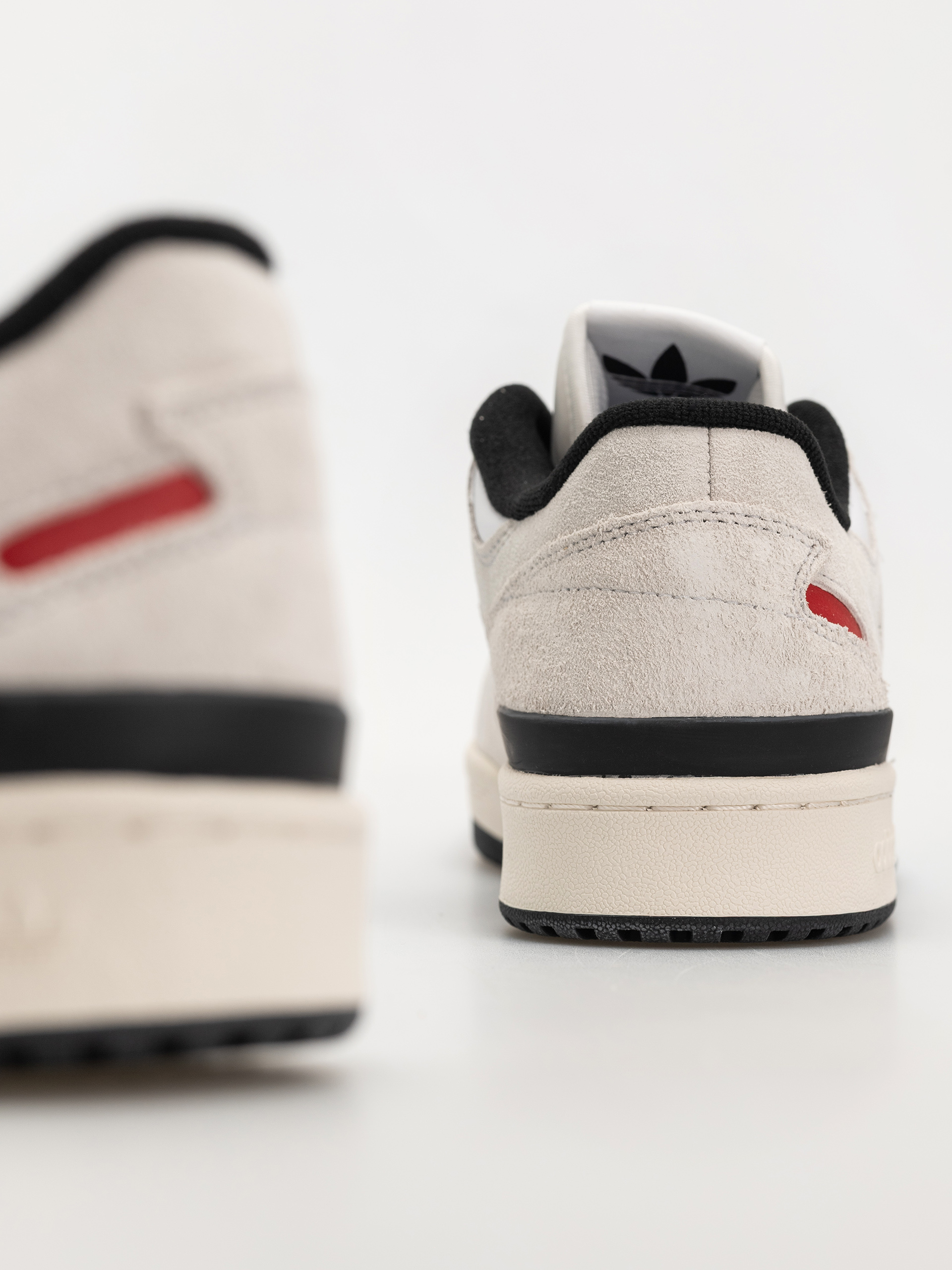 Buty adidas Forum 84 Low Adv (crywht/cblack/betsca)