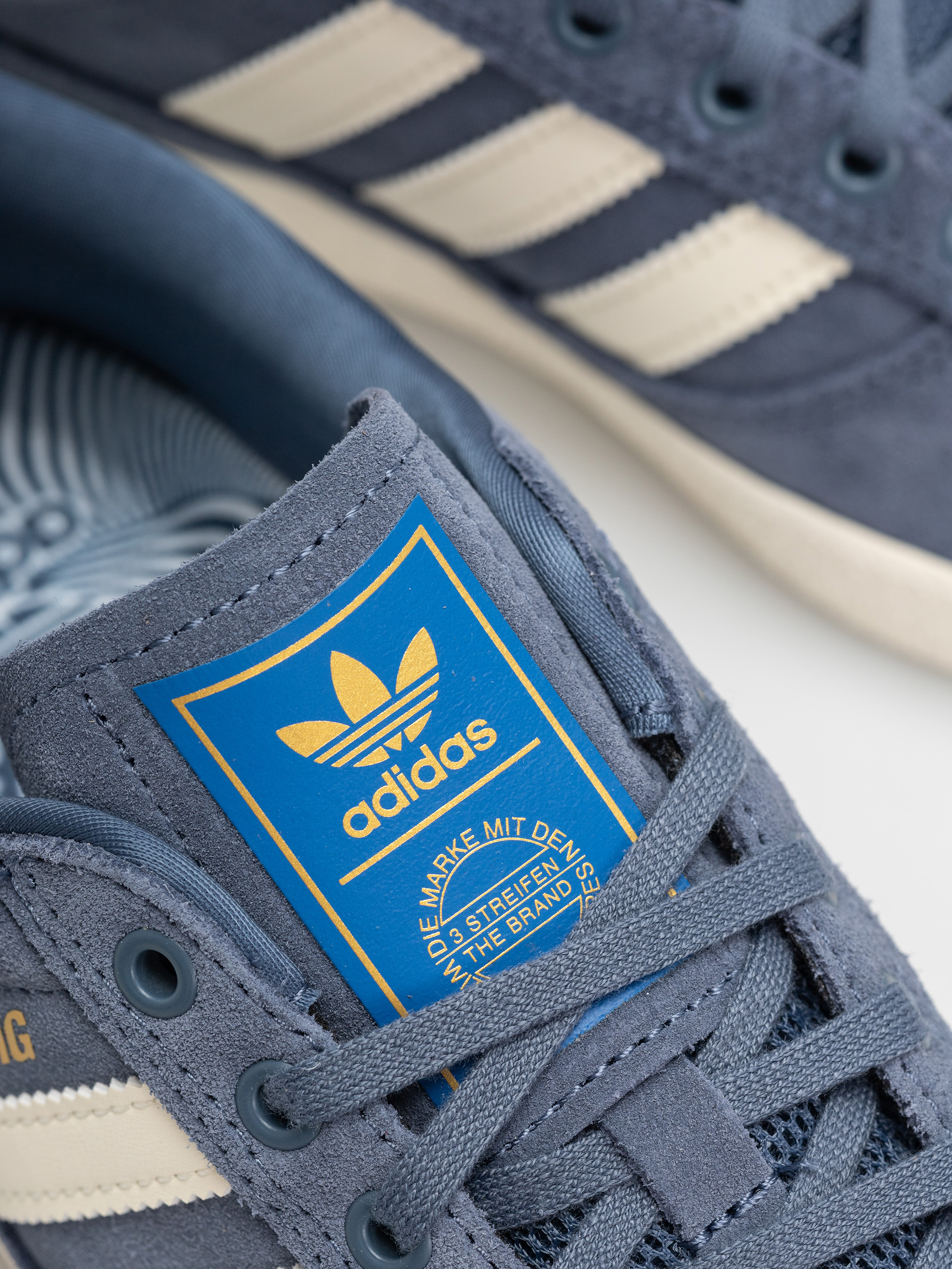 Buty adidas Puig Indoor (prloin/owhite/blubir)