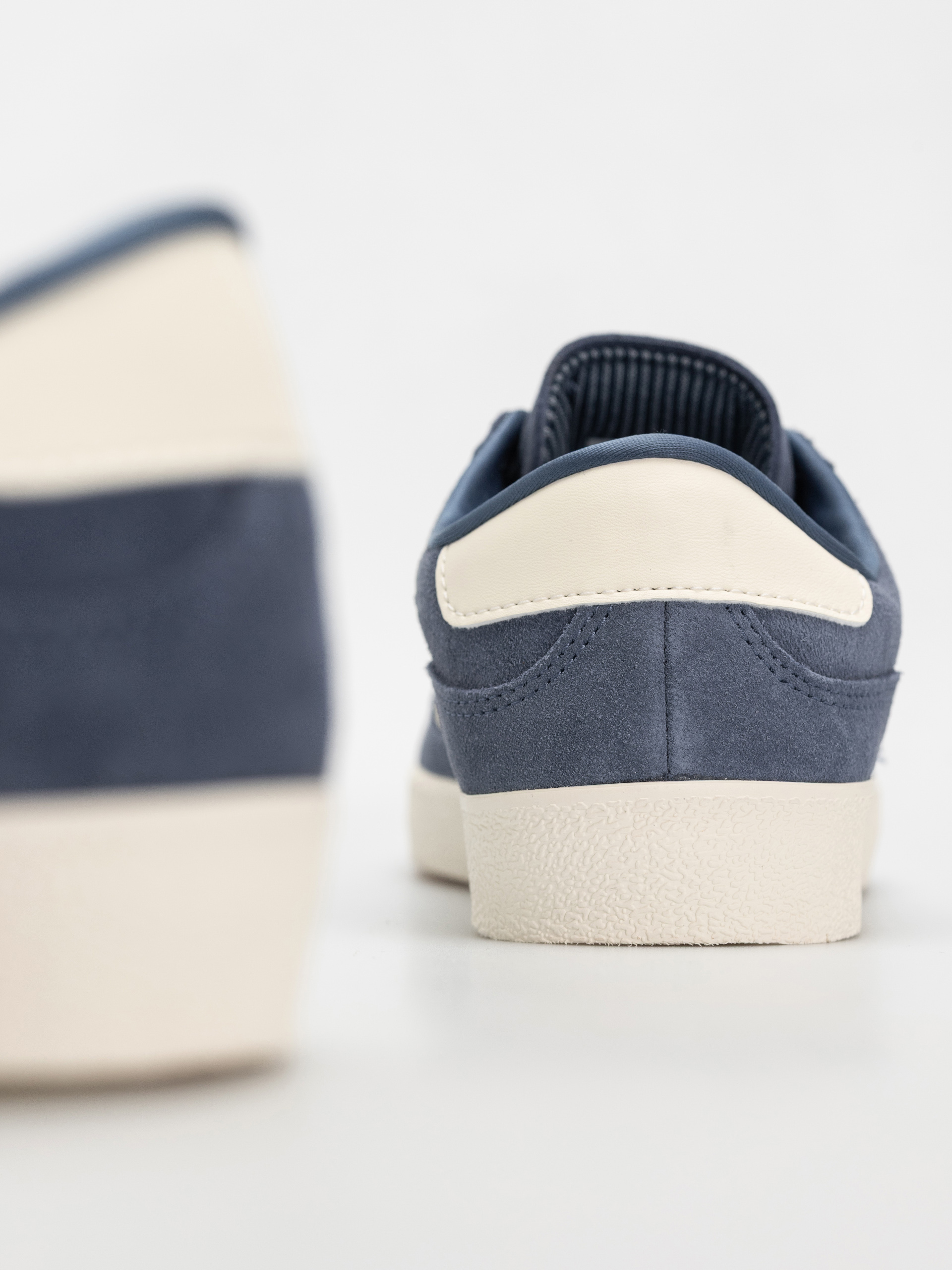 Buty adidas Puig Indoor (prloin/owhite/blubir)