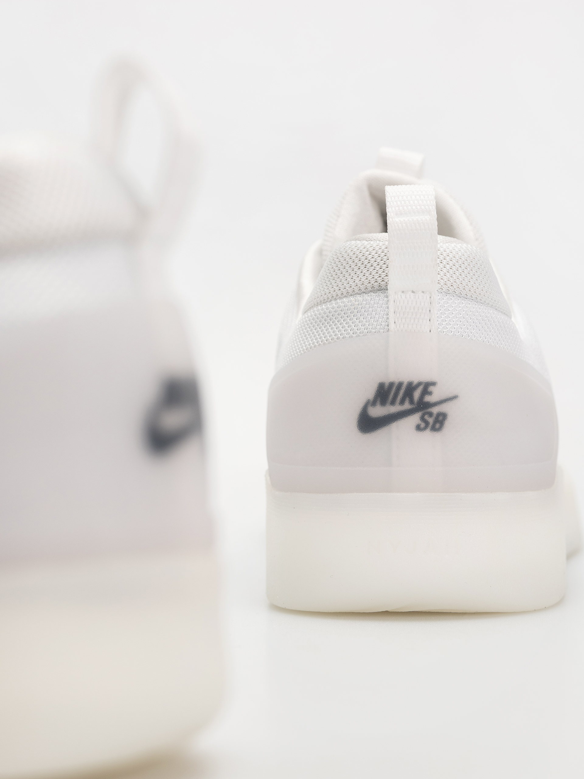 Buty Nike SB Zoom Nyjah 4 (white/black white black)