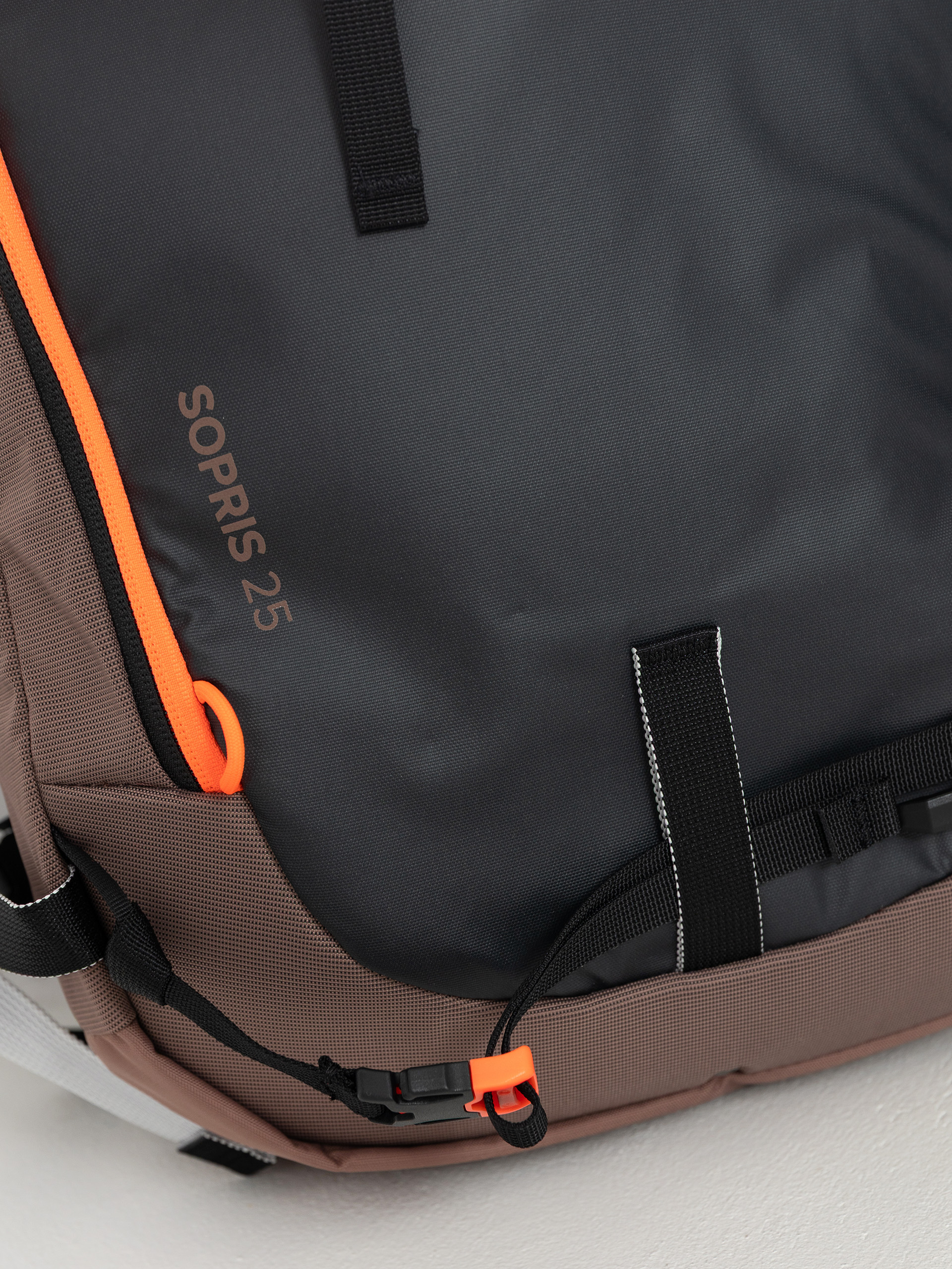 Plecak Osprey Sopris 25 (magma brown/raven black)