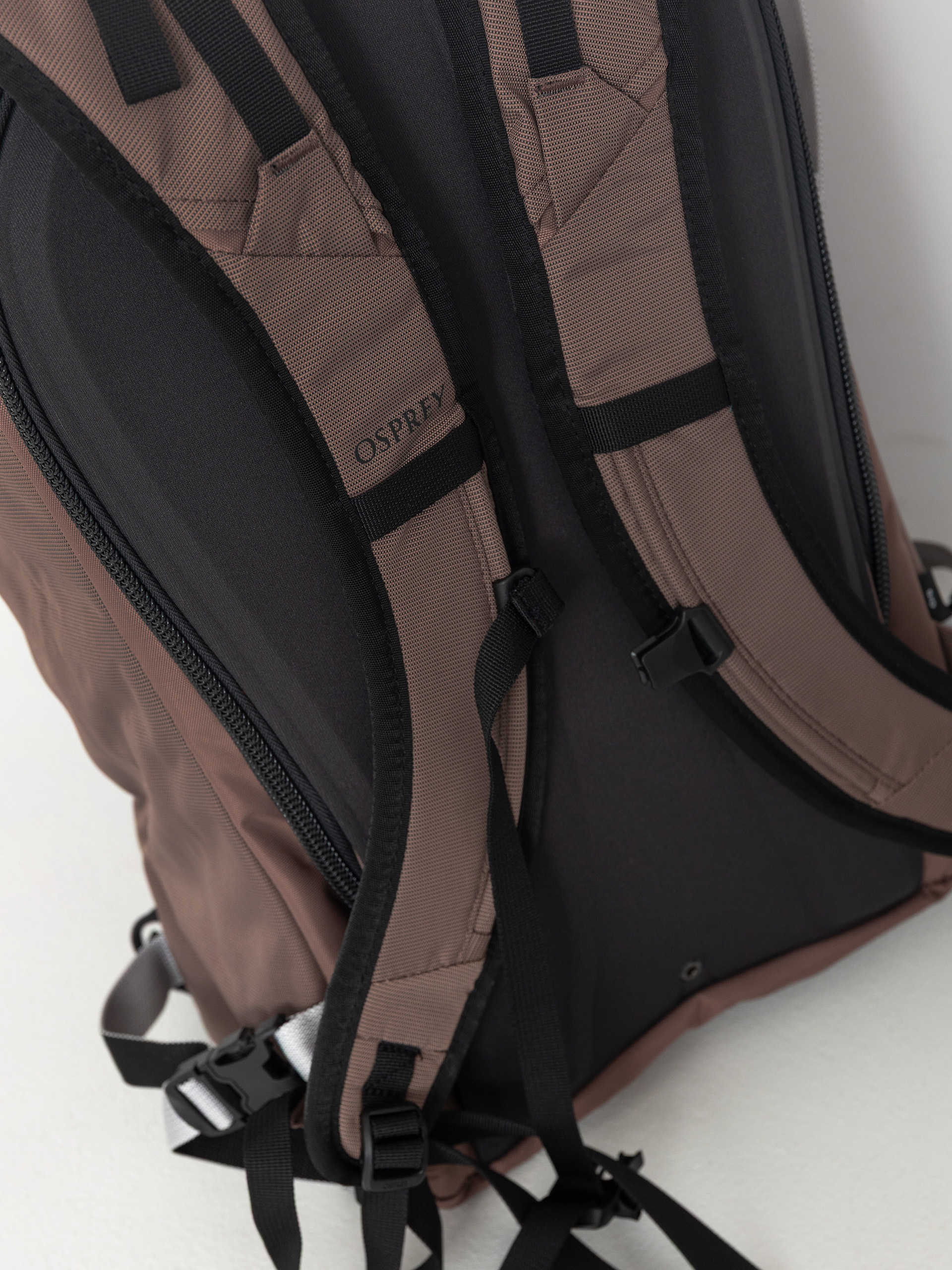 Plecak Osprey Sopris 25 (magma brown/raven black)