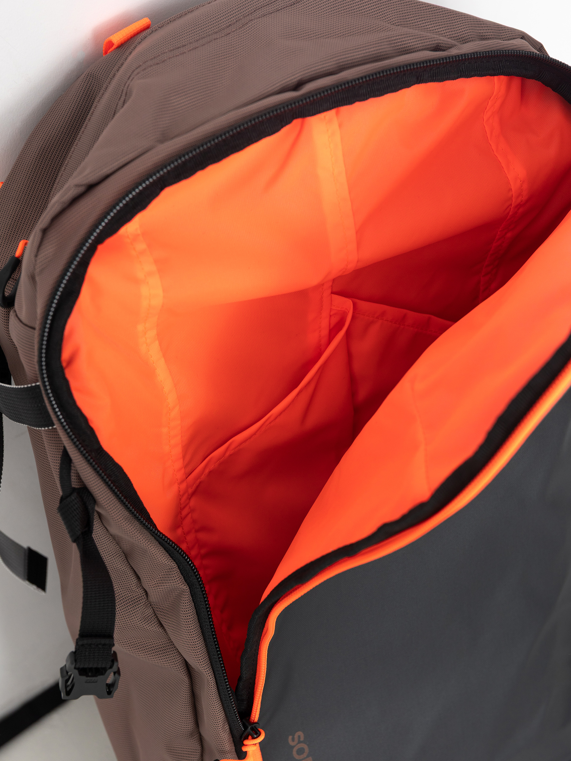 Plecak Osprey Sopris 25 (magma brown/raven black)