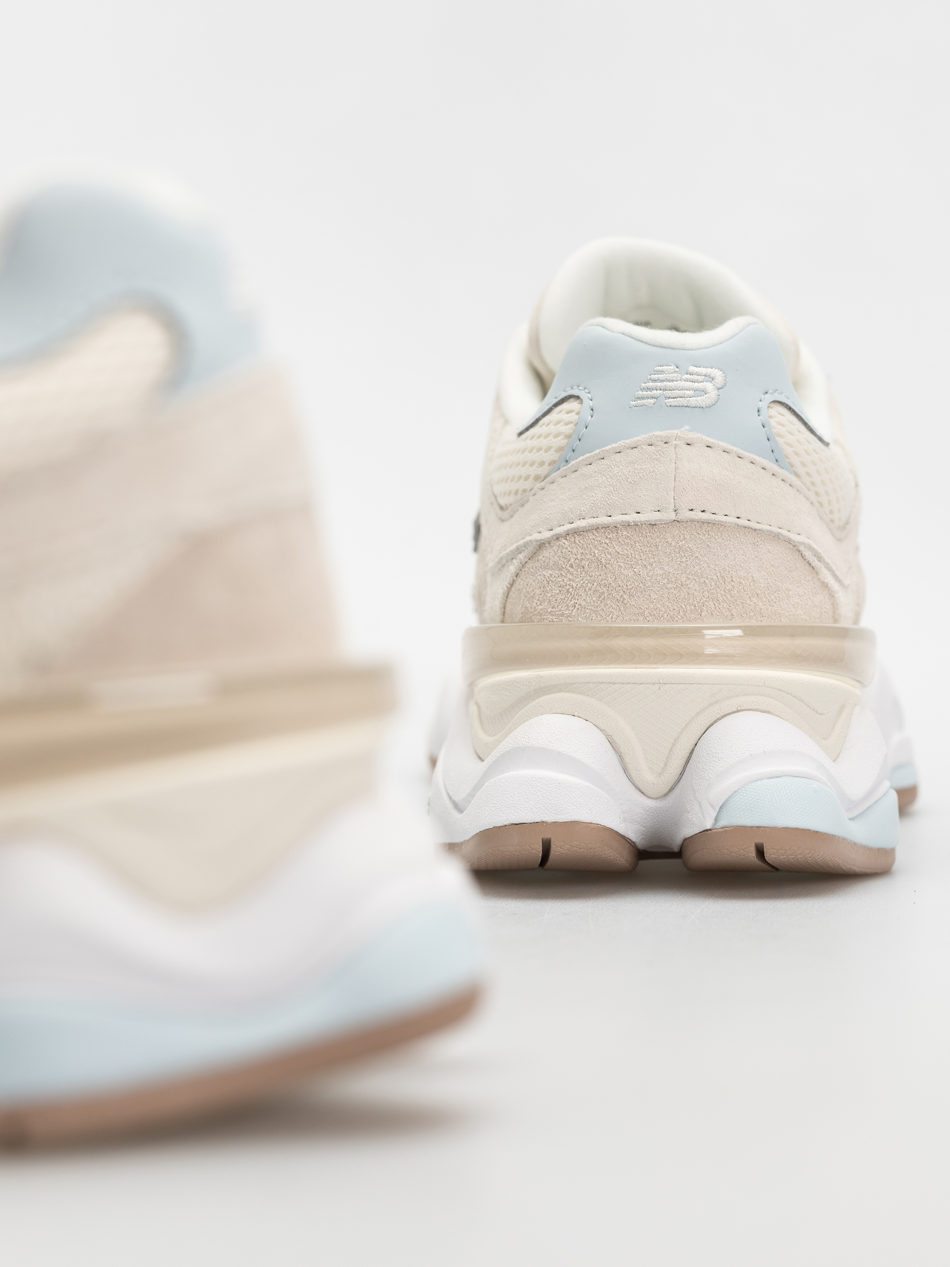 Buty New Balance 9060 (bisque)