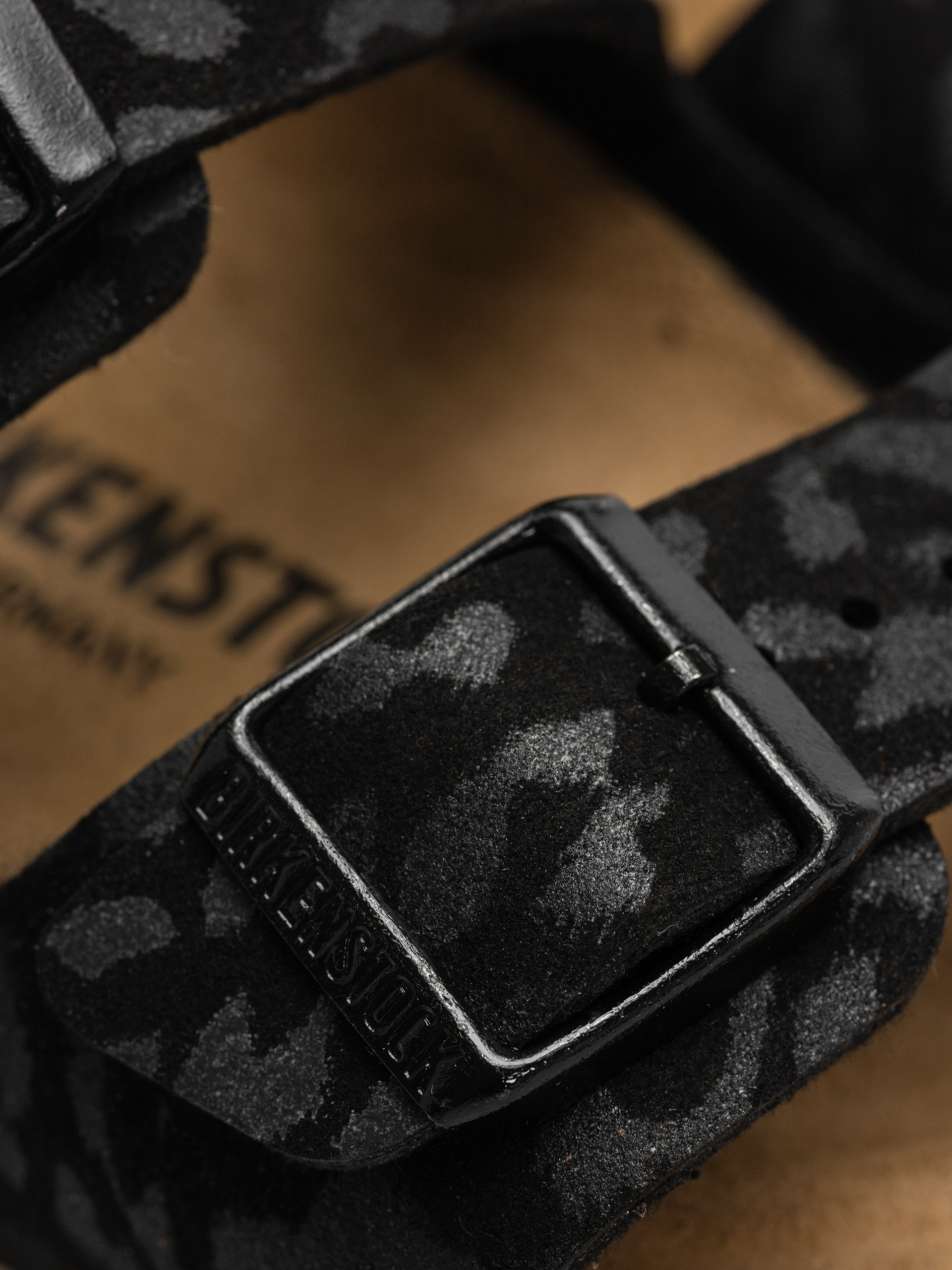 Klapki Birkenstock Arizona Synthetics Narrow Wmn (leo black)