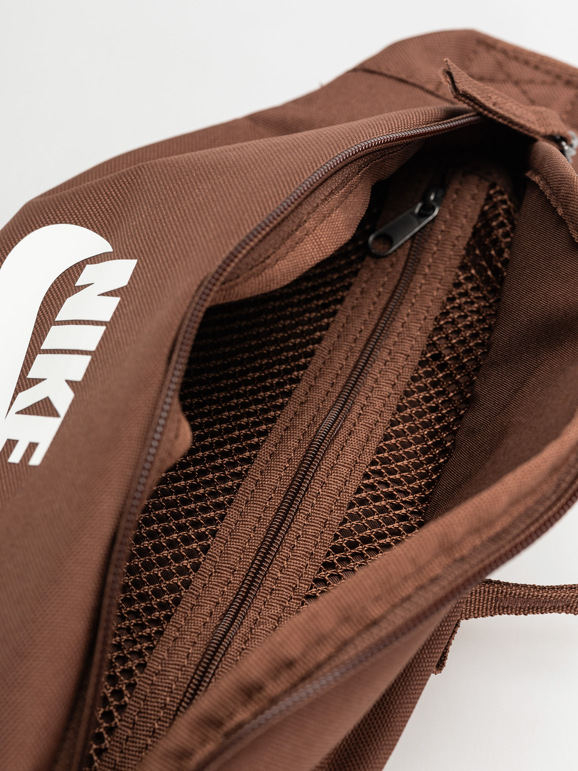 Nerka Nike SB Heritage Waist (fauna brown/fauna brown/summit white)