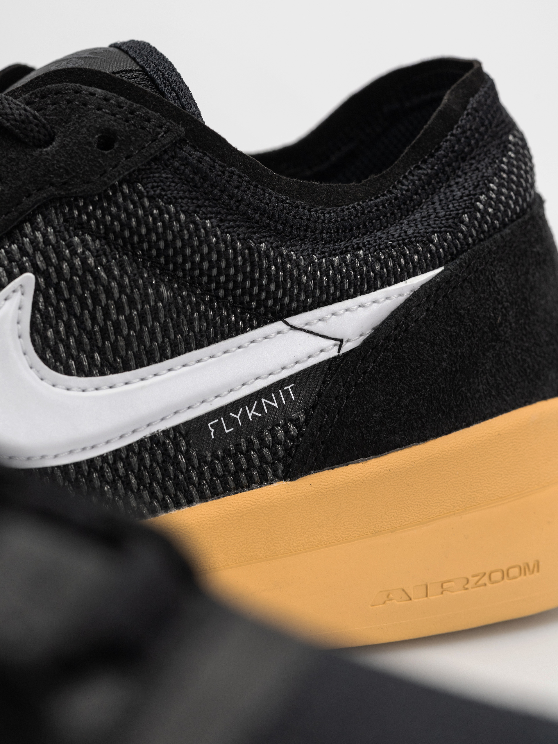 Buty Nike SB Ps8 (black/white anthracite gum yellow)