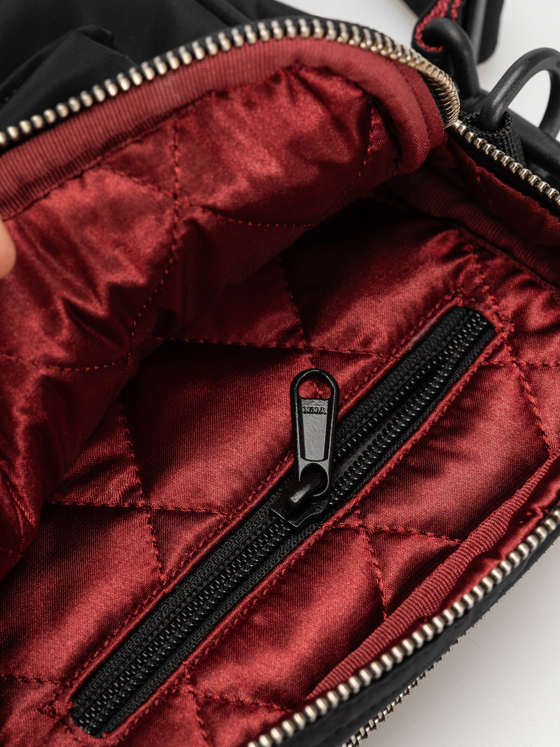Torba Carhartt WIP Alumni (black/scarlet)