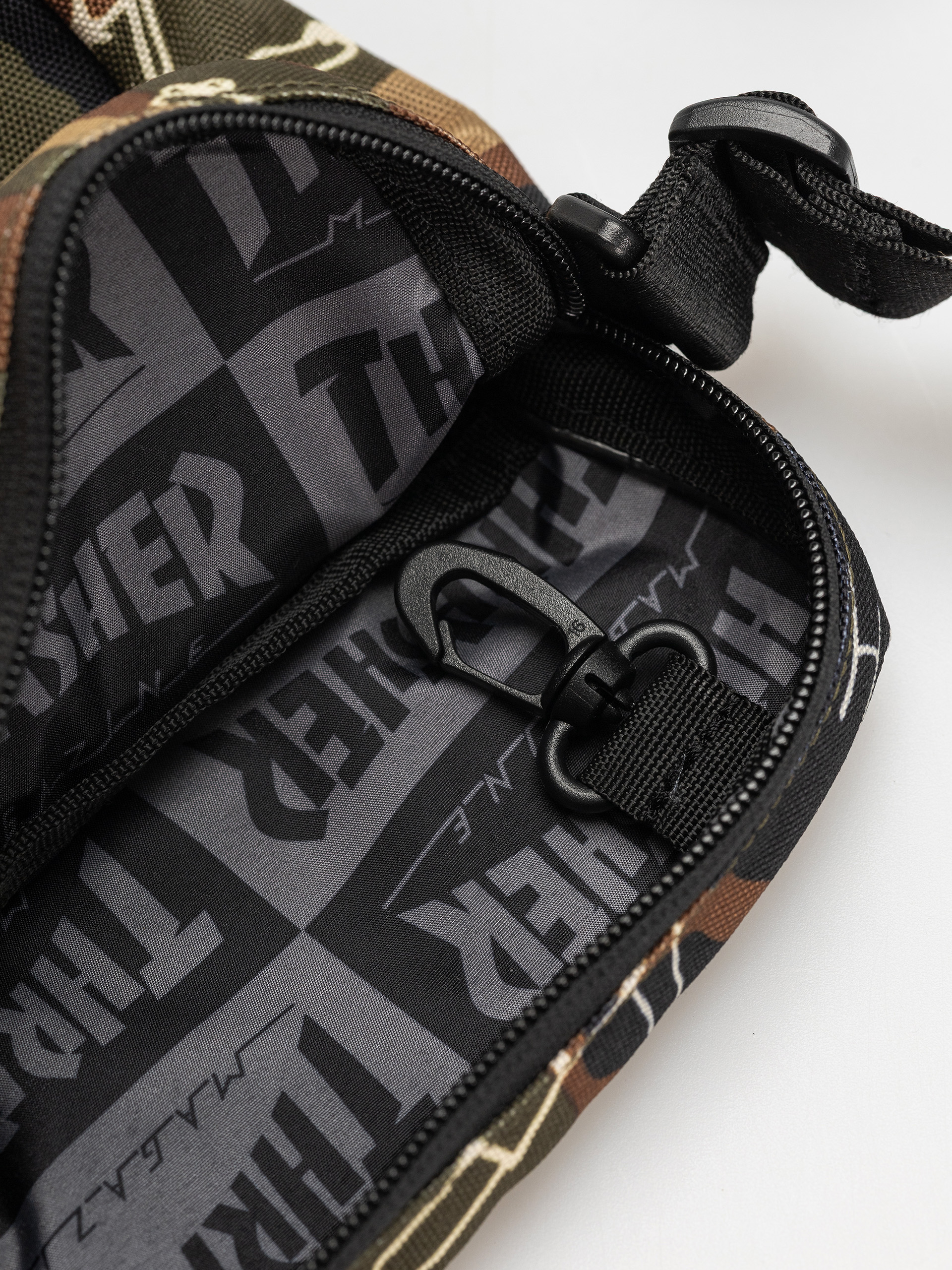 Torba Herschel Supply Co. X Thrasher Gonz Heritage Crossbody (woodland camo)