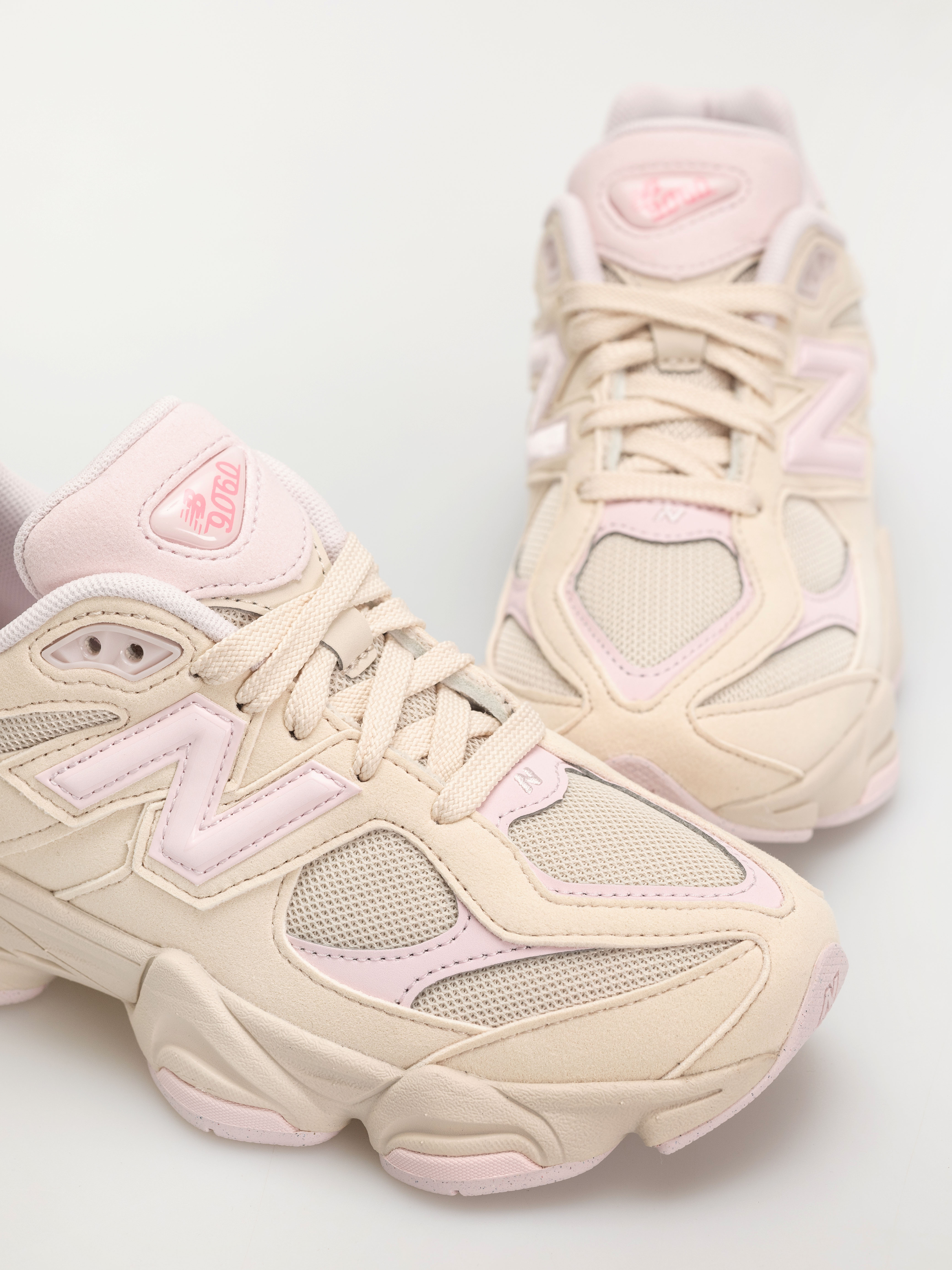 Buty New Balance 9060 JR (bisque)