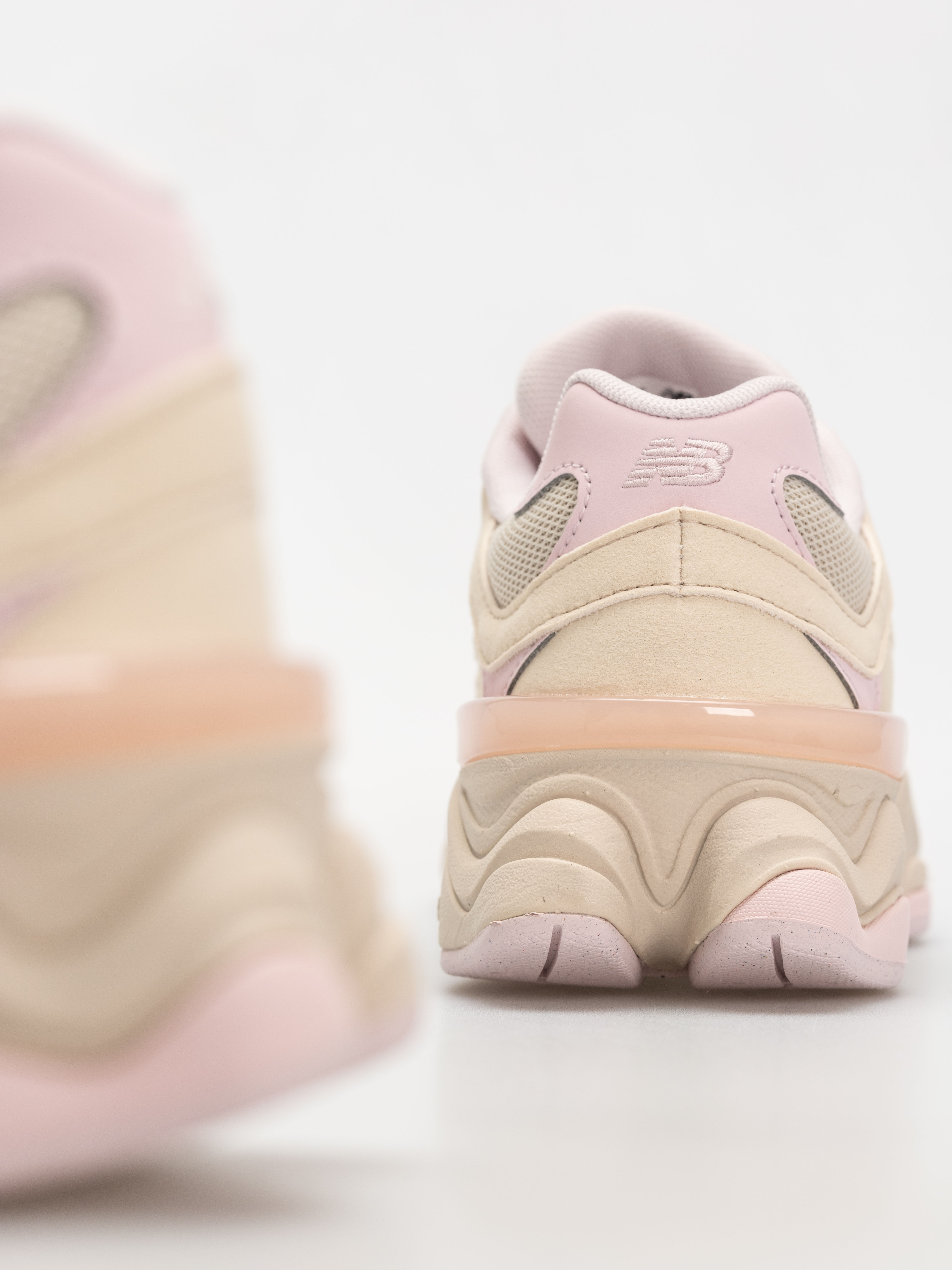 Buty New Balance 9060 JR (bisque)