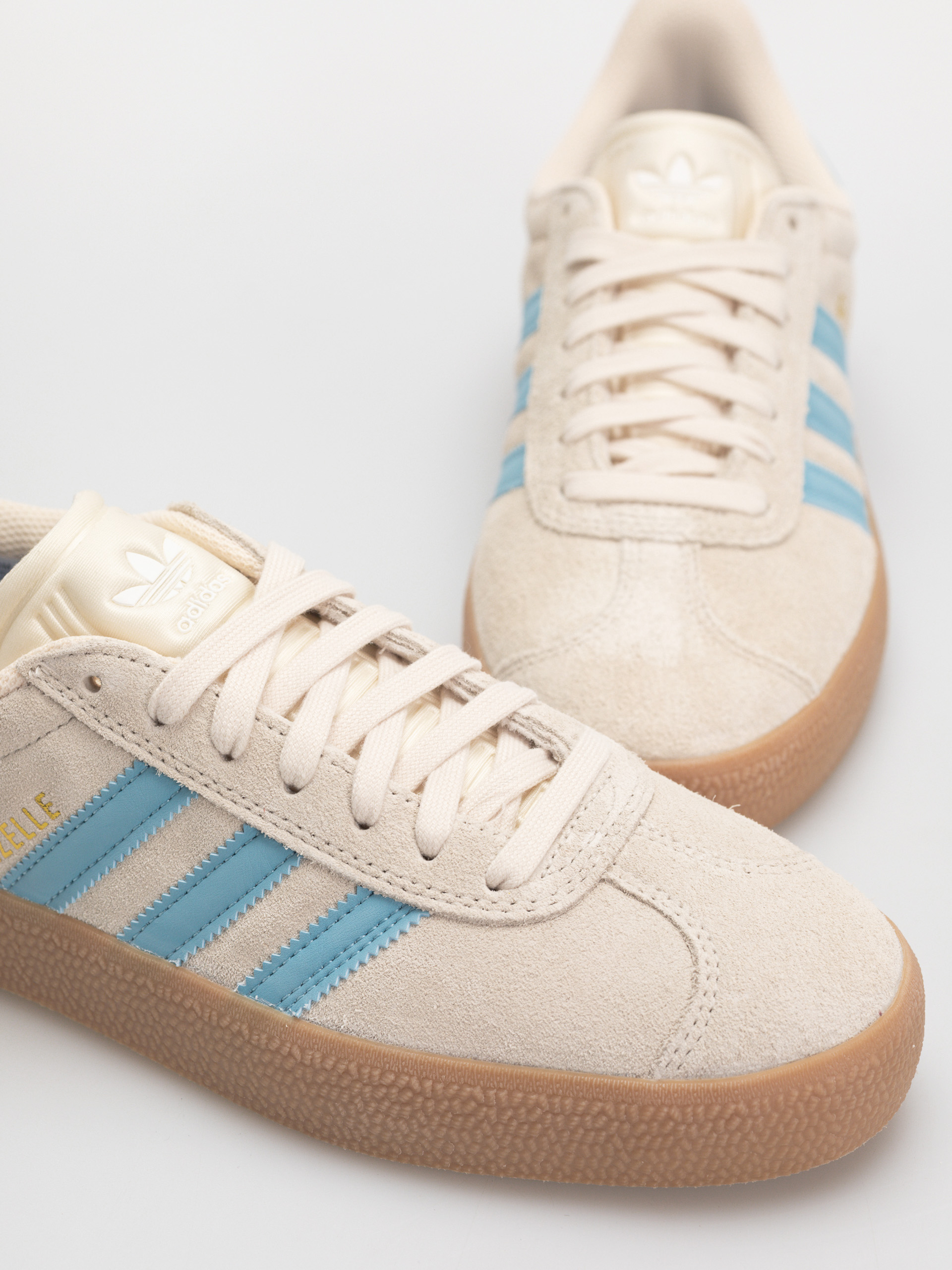 Buty adidas Gazelle Adv (wonwhi/preblu/gum4)