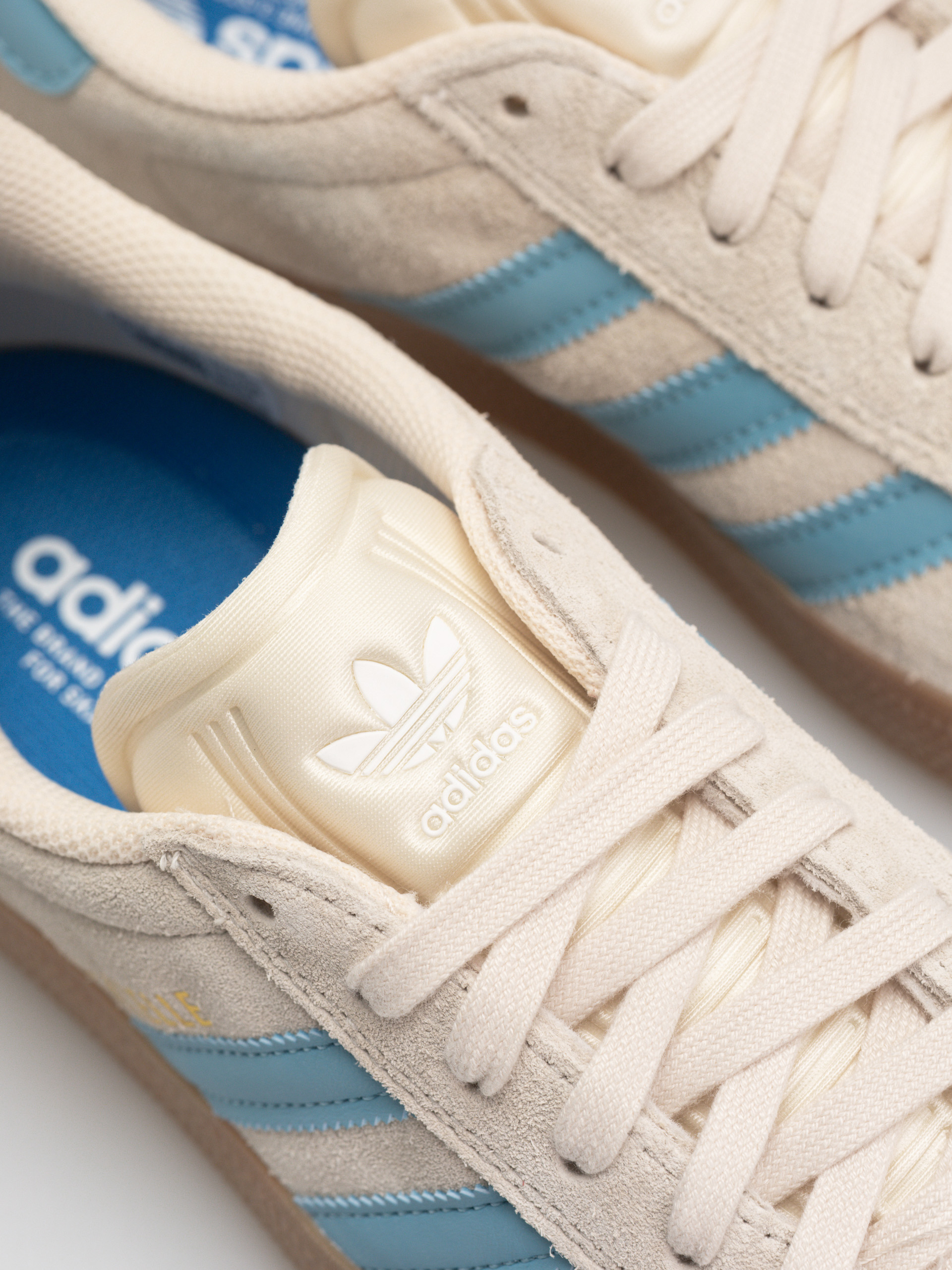 Buty adidas Gazelle Adv (wonwhi/preblu/gum4)