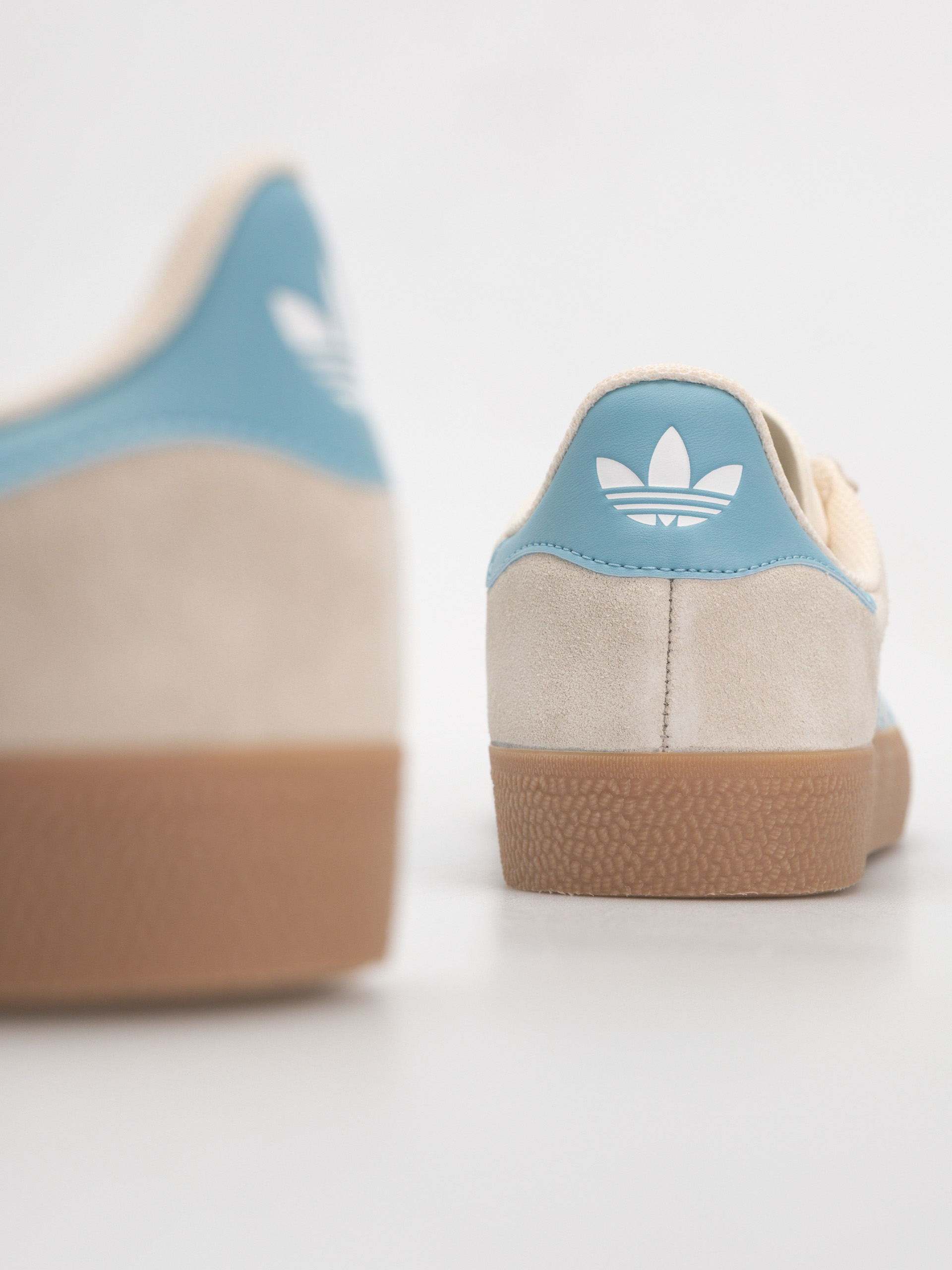 Buty adidas Gazelle Adv (wonwhi/preblu/gum4)