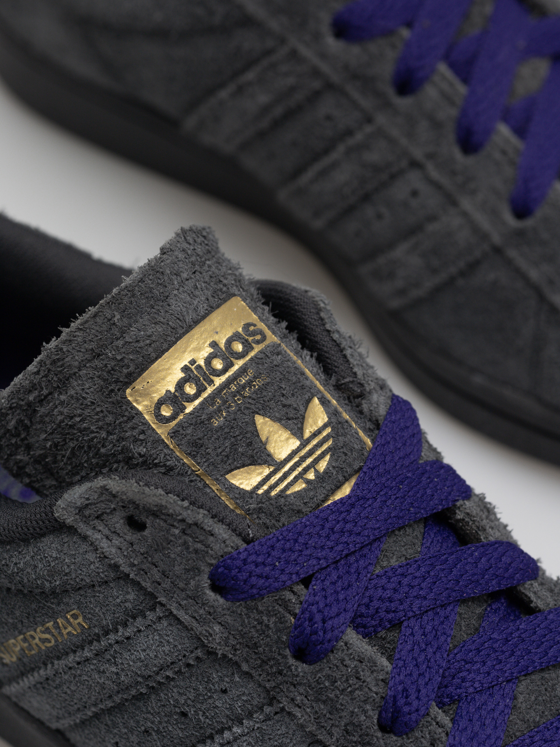 Buty adidas Superstar Adv (carbon/carbon/cpurpl)