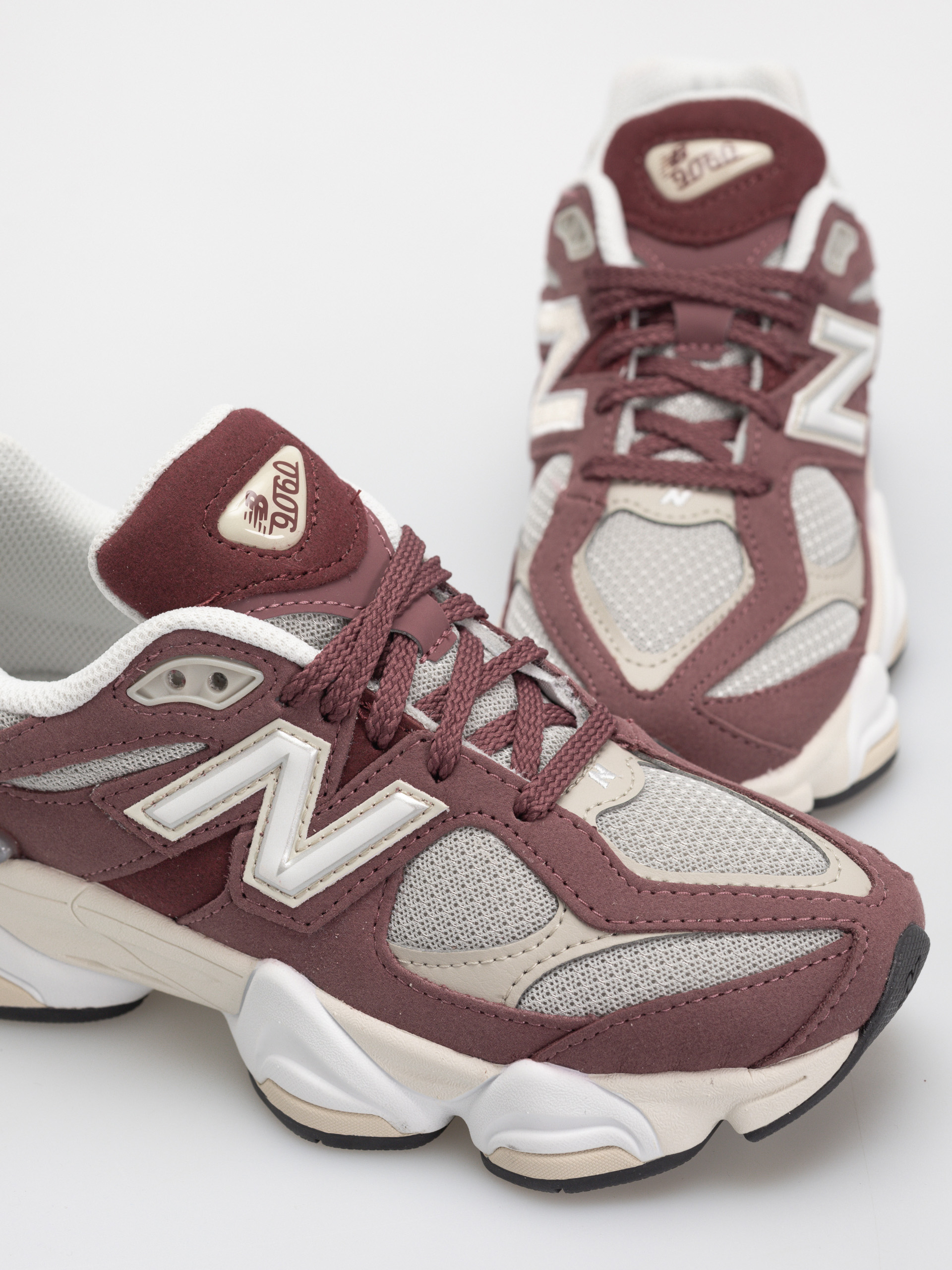 Buty New Balance 9060 JR (washed burgundy)