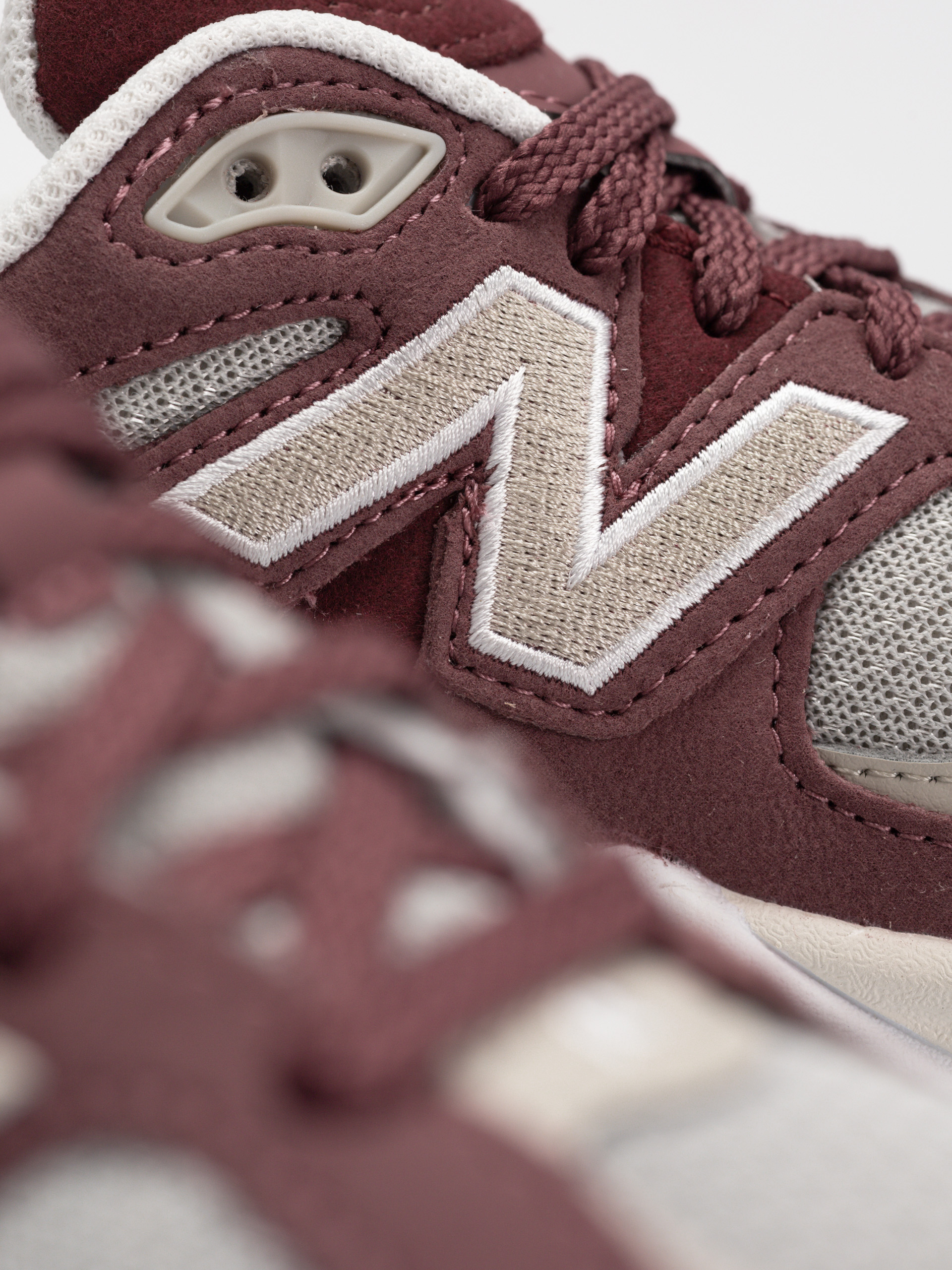 Buty New Balance 9060 JR (washed burgundy)