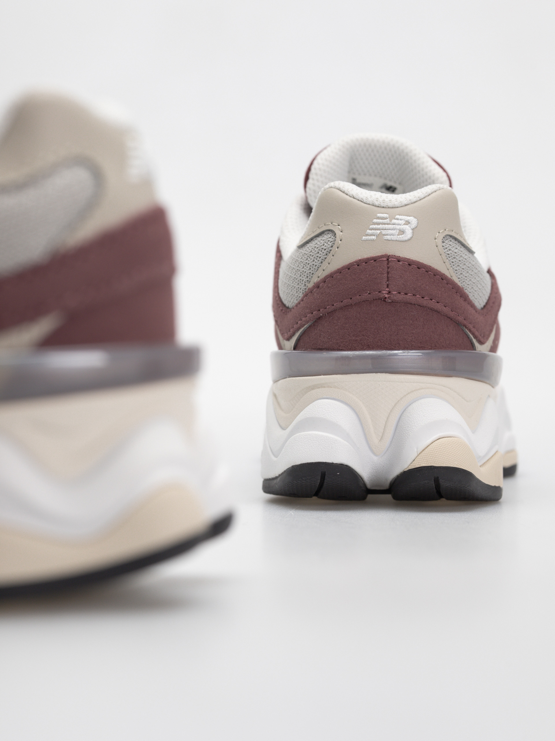 Buty New Balance 9060 JR (washed burgundy)