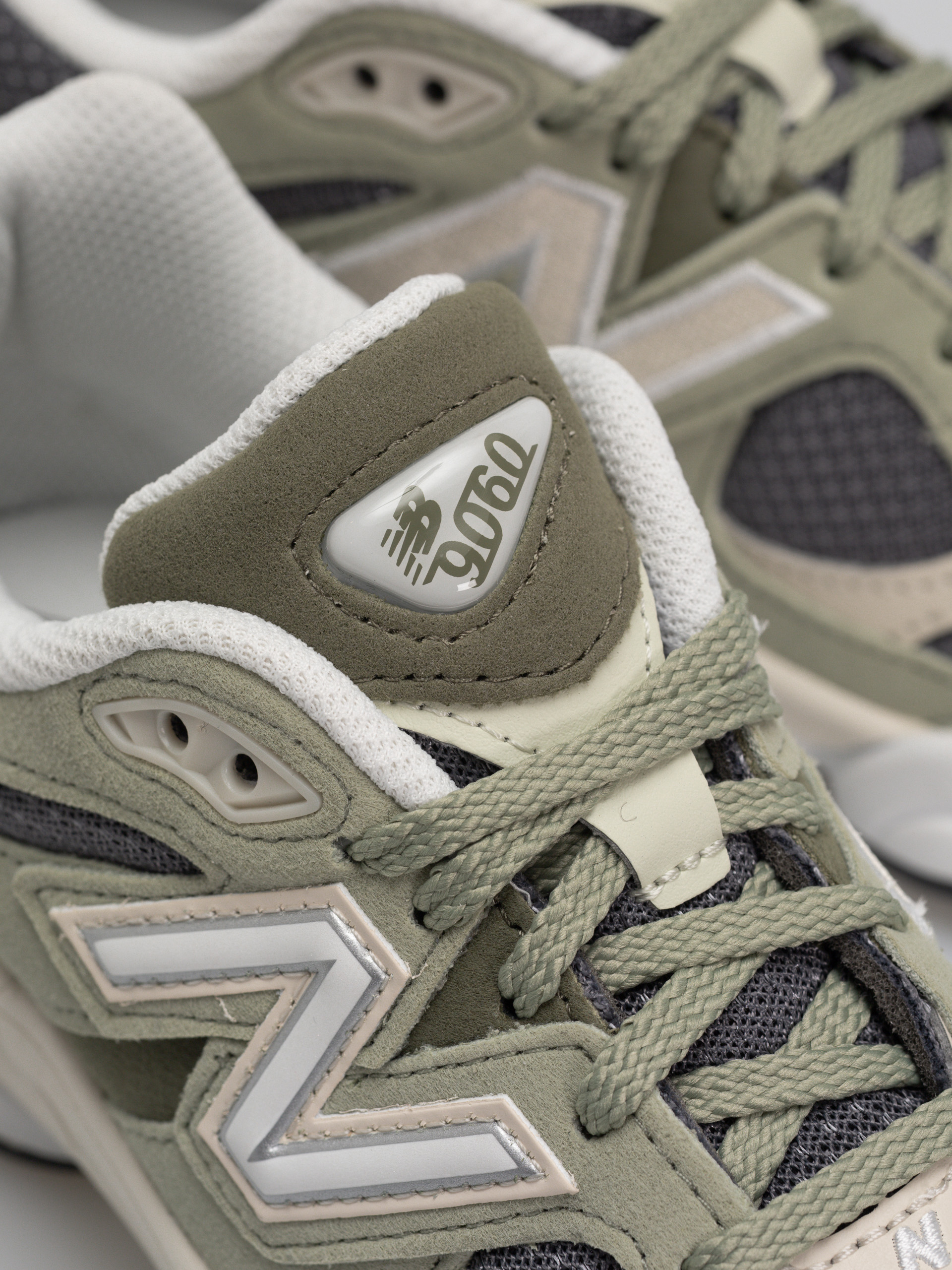 Buty New Balance 9060 JR (garter snake)