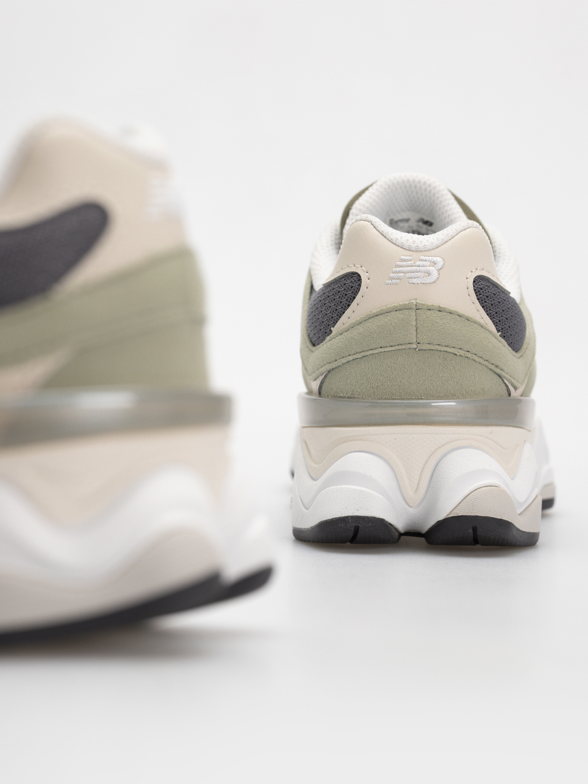 Buty New Balance 9060 JR (garter snake)