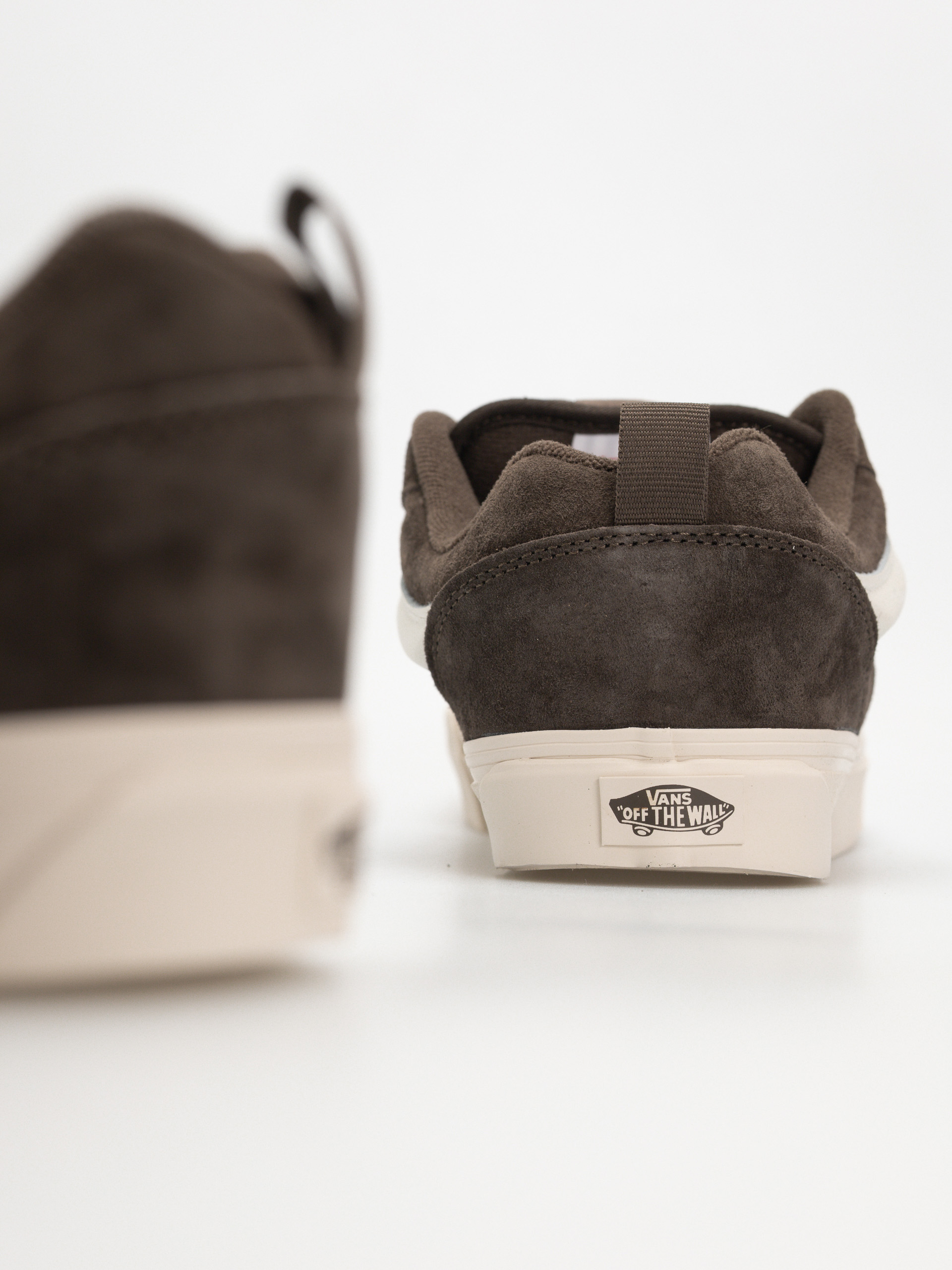 Buty Vans Knu Skool (pig suede coal brown)