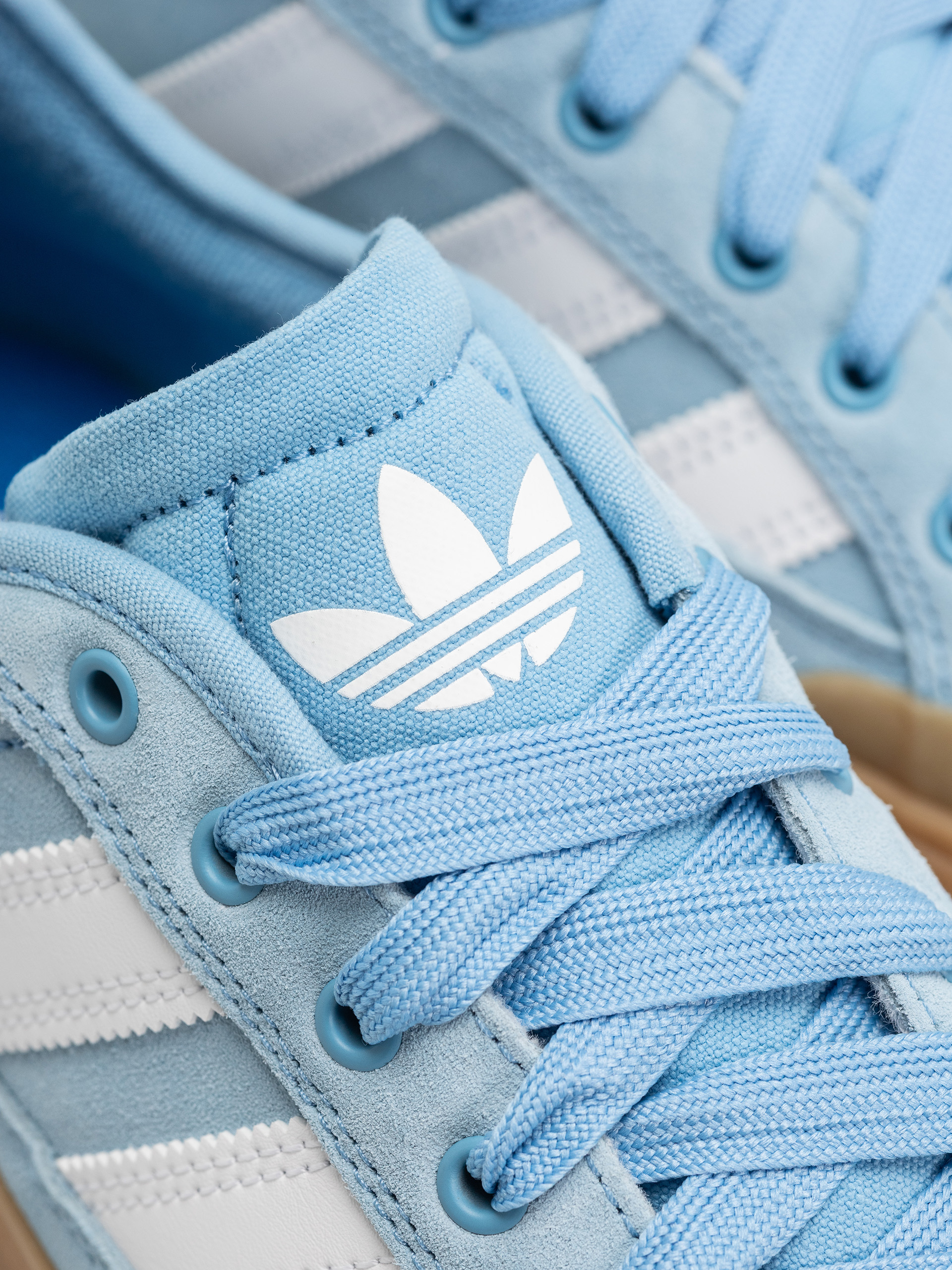 Buty adidas Court Tns Premiere (ltblue/ftwwht/gum3)